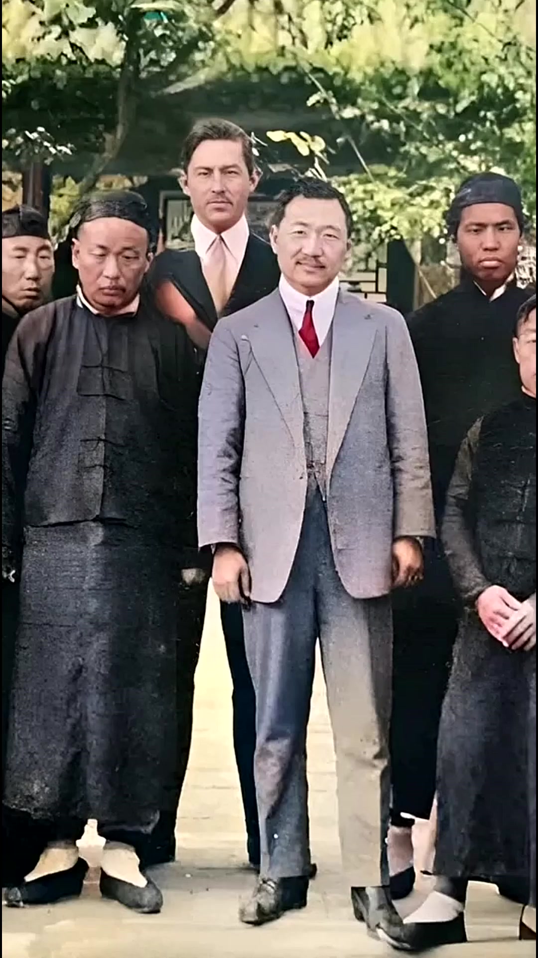众所周知,清朝皇宫有满汉全席一百零八道菜之说。实际上,这也只
