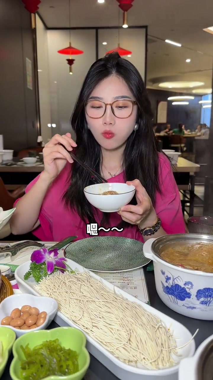 139一位的高品质肥牛,位置还是在天府广场。心动美宁肥牛生态火锅请到我的城市吃美食美食吃货