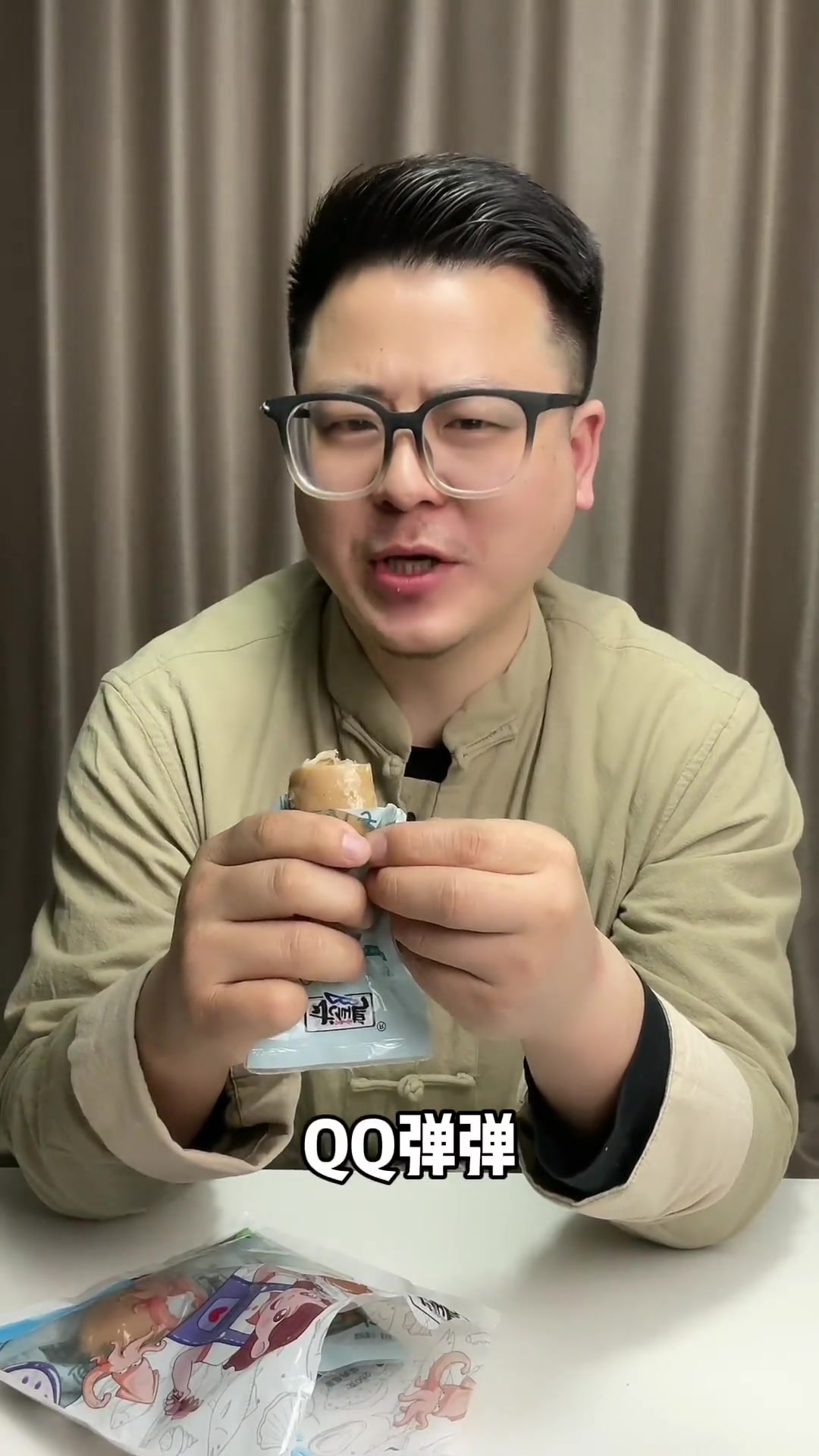 网红鱿鱼仔,又臭又腥?假的鱿鱼籽,吃出异物?测评小强哥评测小强哥测评小强测评小强评测网红鱿