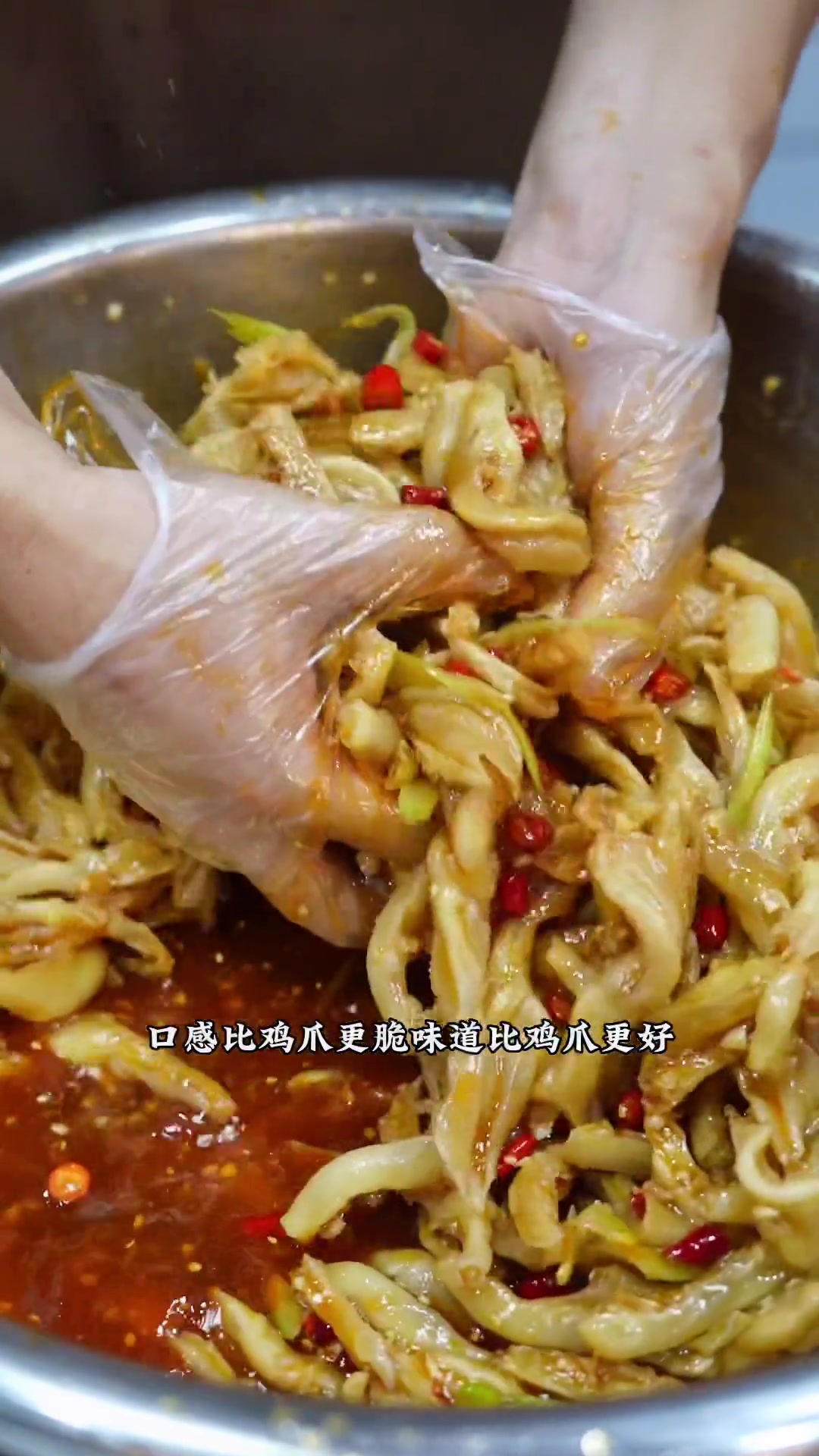 酸辣无骨鸭爪制作全过程,此方法还可以用来做无骨鸡爪。记得点赞!美食教程泡爪无骨鸭爪做法无骨