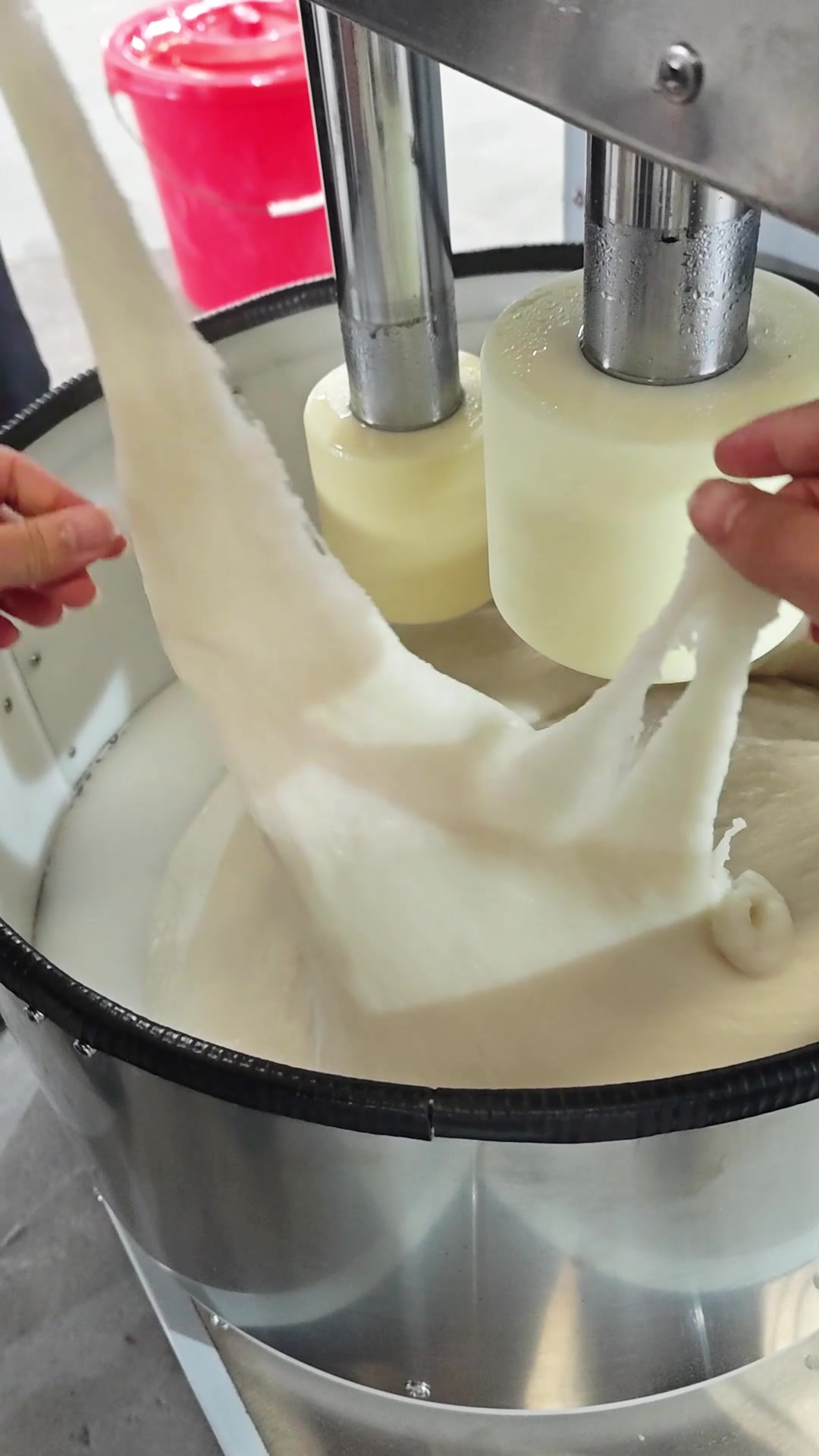 手工捶打糍粑又累又费时,有什么机器可以代替手工打糍粑呢?