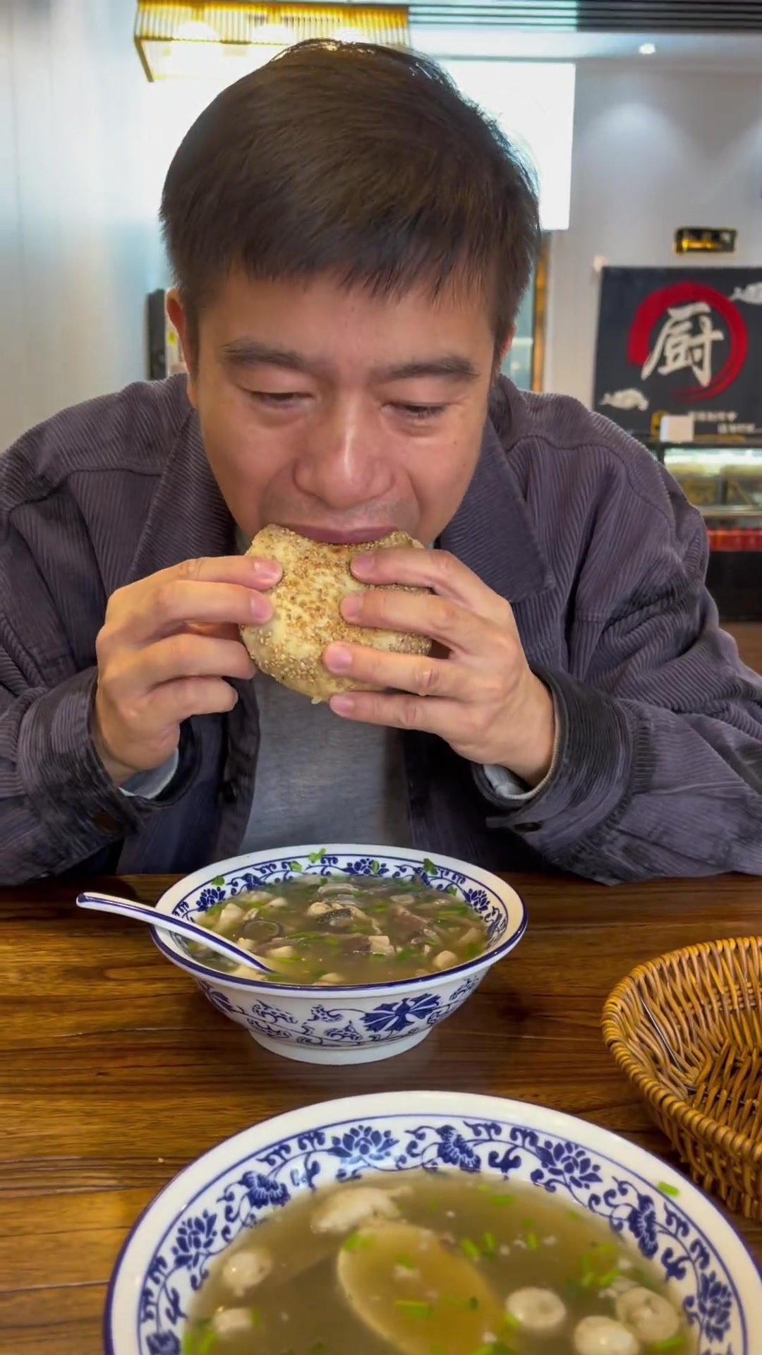 平泉羊汤来怀柔了,冬天大早上来口热乎汤,绝绝了老孟在京郊期待和你走入北京的冬天跟着来创作灵