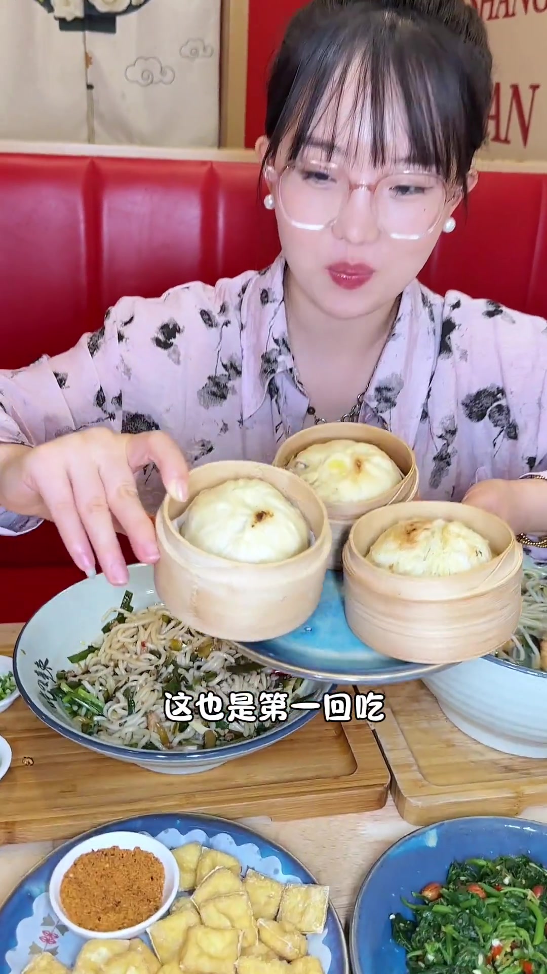 吃过桥米线和鸡汤这味道好纯正,还有干拌米线和炒米线美食官嗦粉过桥米线