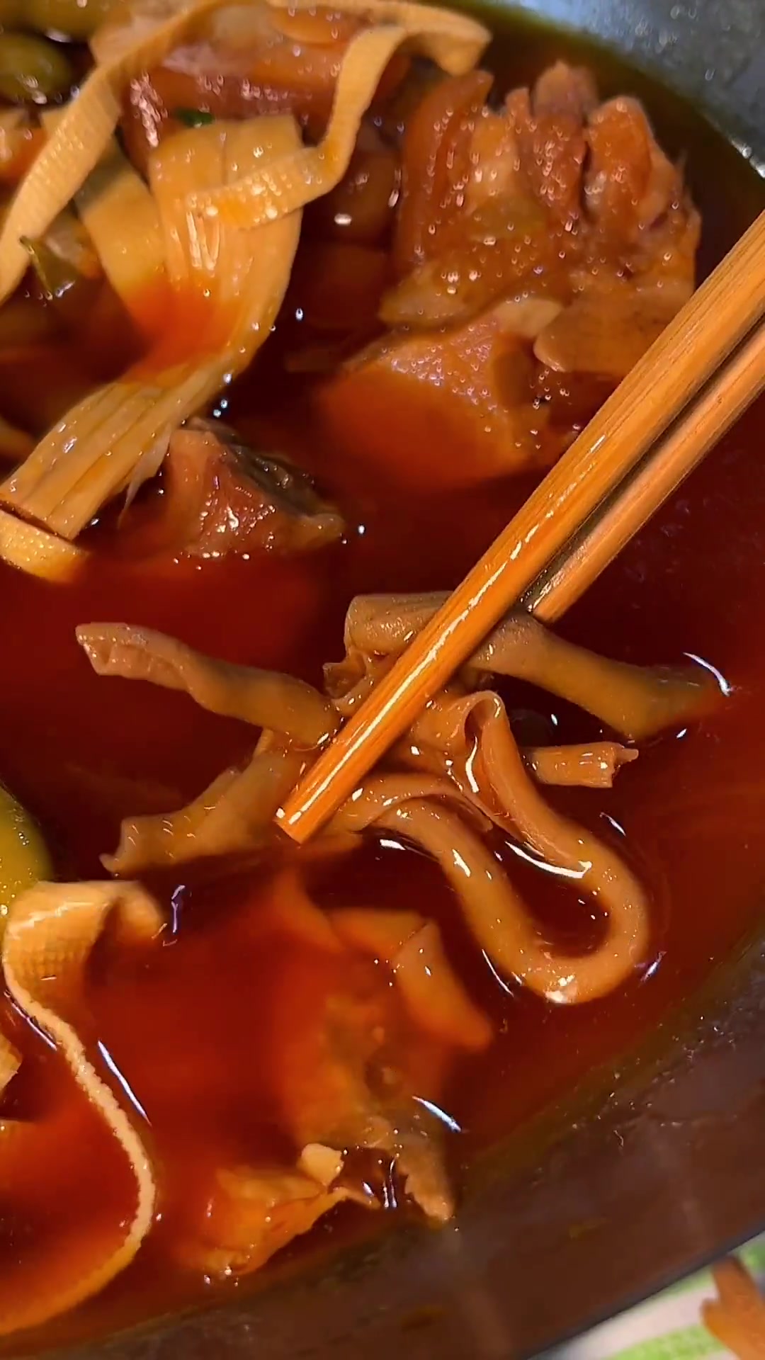 鸭霸王都吃过吧今天给你们种草一个新吃发鸭霸王火锅美食官夜市里的烟火气