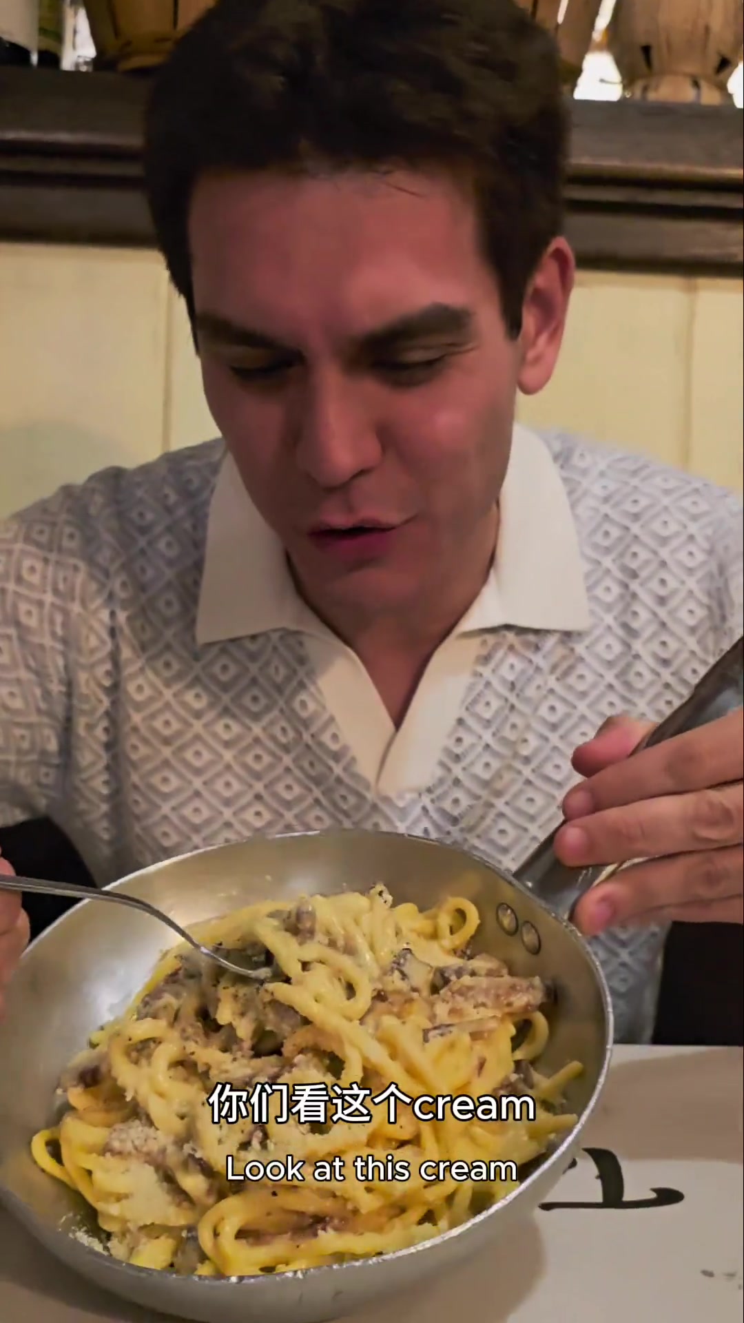 罗马必吃美食,最具人气餐厅菜单在此前菜:carciofiallagiudia第一道:ton