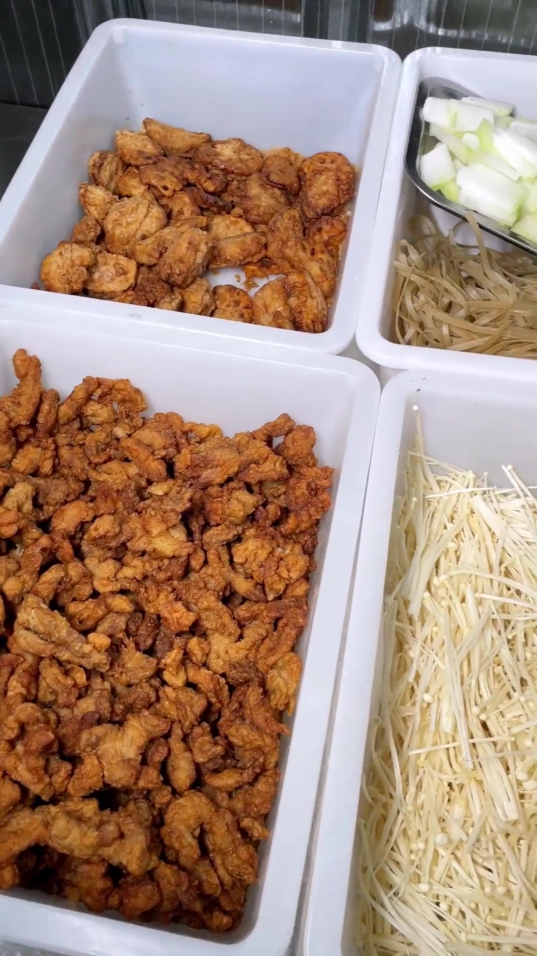 经三路王记砂锅品尝了吗?第一次在杞县吃带辣椒油的砂锅味道香而不辣。快好朋友冲鸭美食妈呀太香