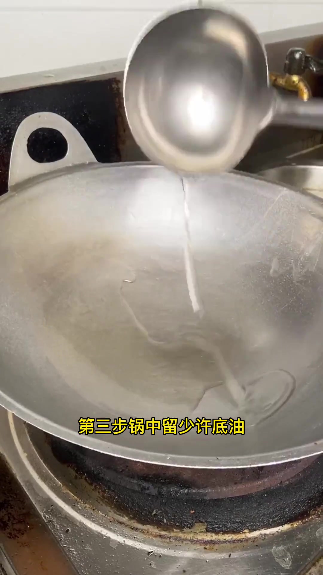蛋黄龙虾,满满的咸蛋黄香味,让你看一眼就想吃的龙虾,学会了这道龙虾家里人都夸你是大厨,详细