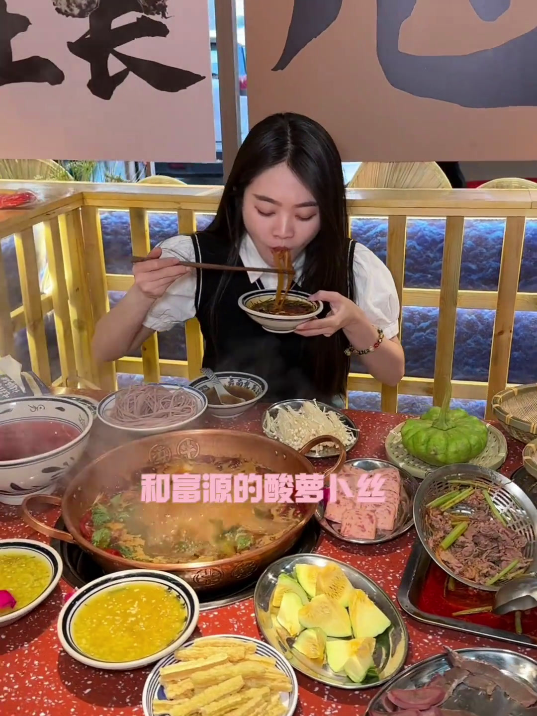 云南的美食真的被低估了!云南美食酸菜牛肉火锅云南好吃不贵美食