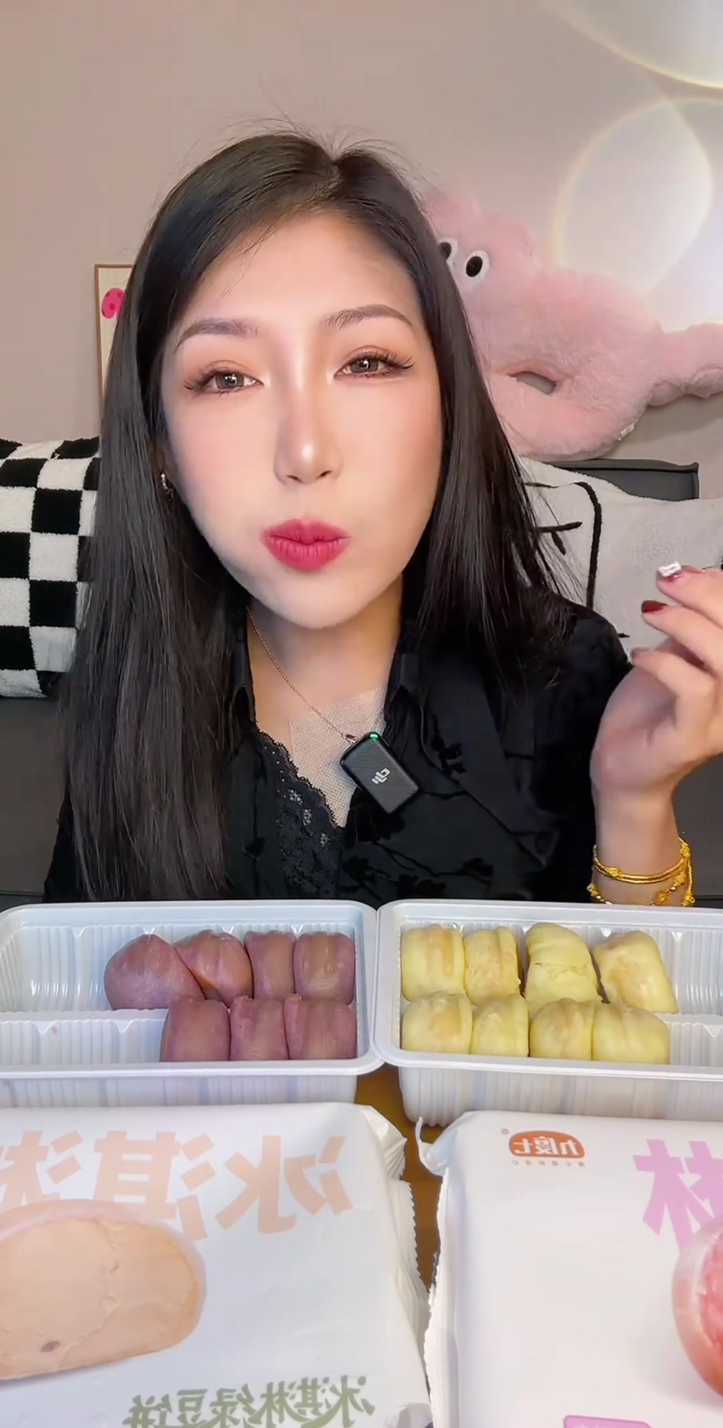 好吃的哈内馅很多而且很湿润真皮薄馅大添加了冰淇淋粉和安佳的奶粉很细腻绵密!绿豆饼4-5分甜