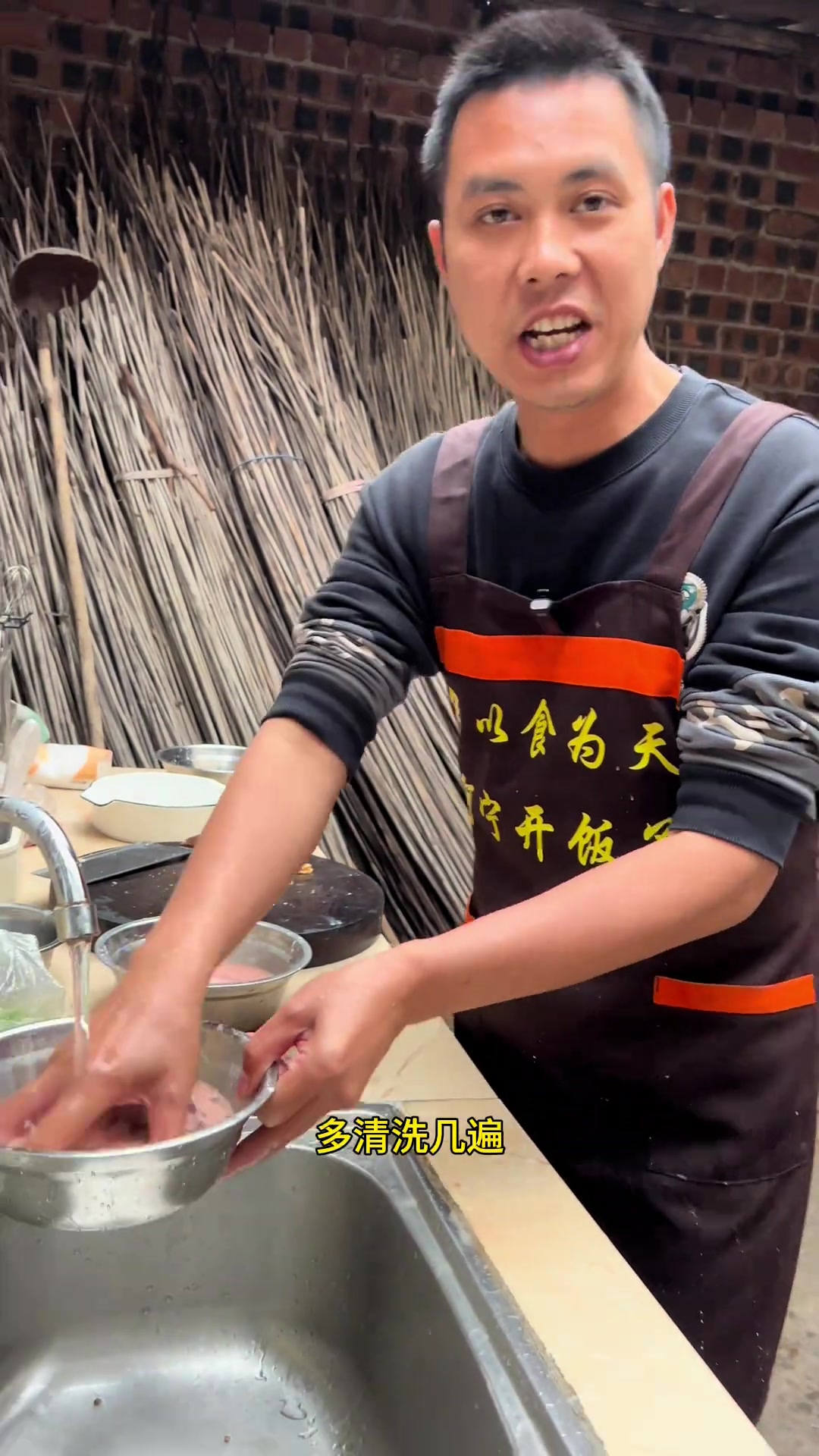 今晚一锅猪杂枸杞汤,一家人都吃了几碗。平时不吃猪杂的小孩,竟然也喝了一大碗汤。太棒了新农人