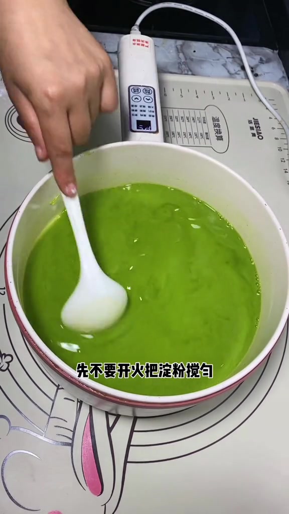 天热美胃口,做一份漏鱼,做法特别简单,关键爽滑劲道,吃着太过瘾了