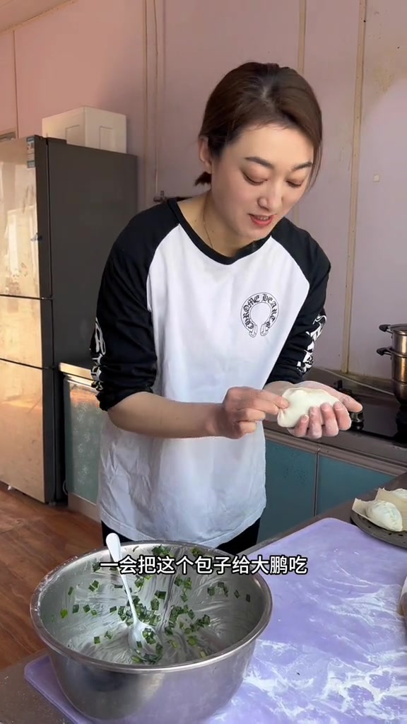 可以吸汤的汤面包大家都吃过吗桃花梢汤面包那是一个一口一个拿不下嘴简直太鲜美了海产品爱美食爱