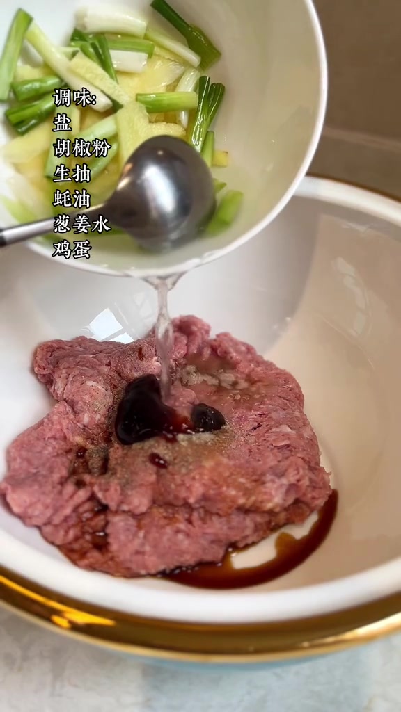 秋天的莲藕最养人,这样做糯米藕丸子,软糯鲜香,大人小孩都爱吃。藕丸子莲藕美食教程在家做美食