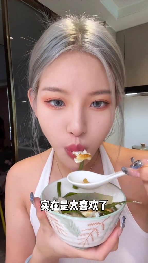 创作灵感看起来很丑,但是却特别好喝的冬瓜海带汤,作为晚餐喝,第二天直接掉称减脂餐低卡低脂餐