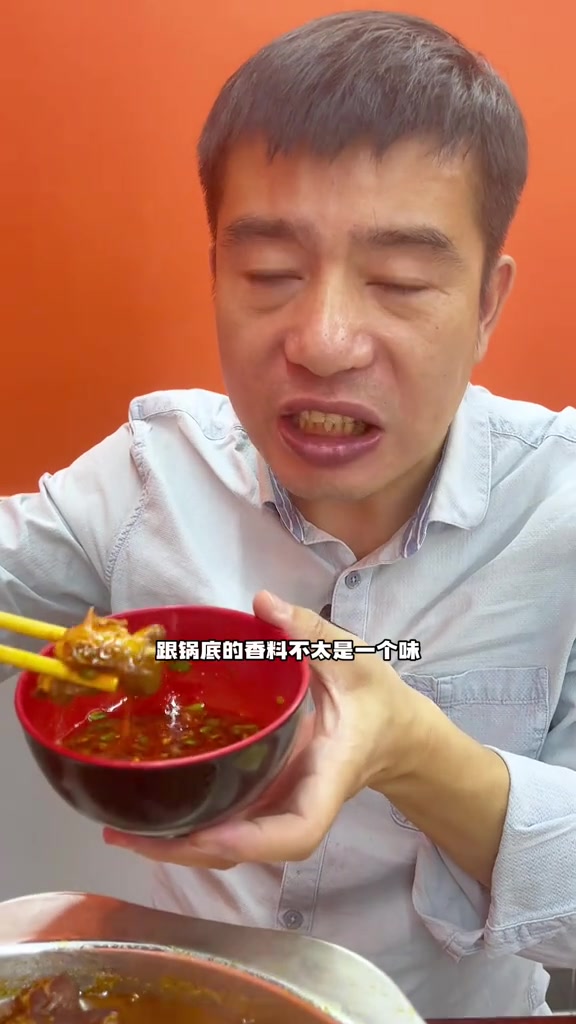 川味肥肠鸡火锅(广告),藏在小中富乐的饭馆儿,成都的味道!美食官天儿冷吃点啥真材实料才能做