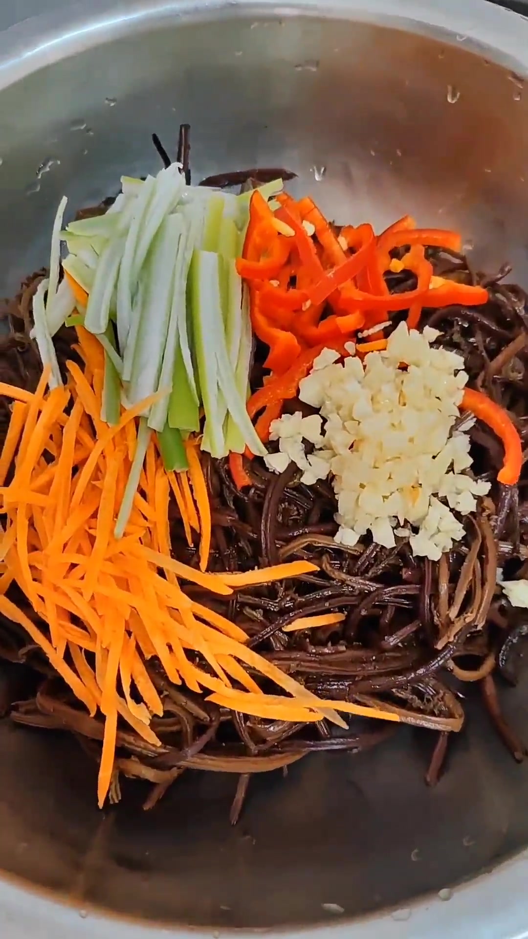 延边朝鲜族美食美食官朝鲜族拌蕨菜!