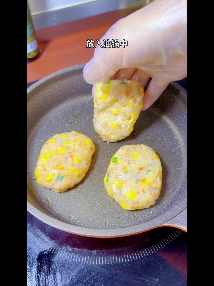 玉米是一种粗粮,含有较多的粗纤维,可以促进胃肠蠕动,今天整理了用脱皮玉米粒做的六款辅食,加