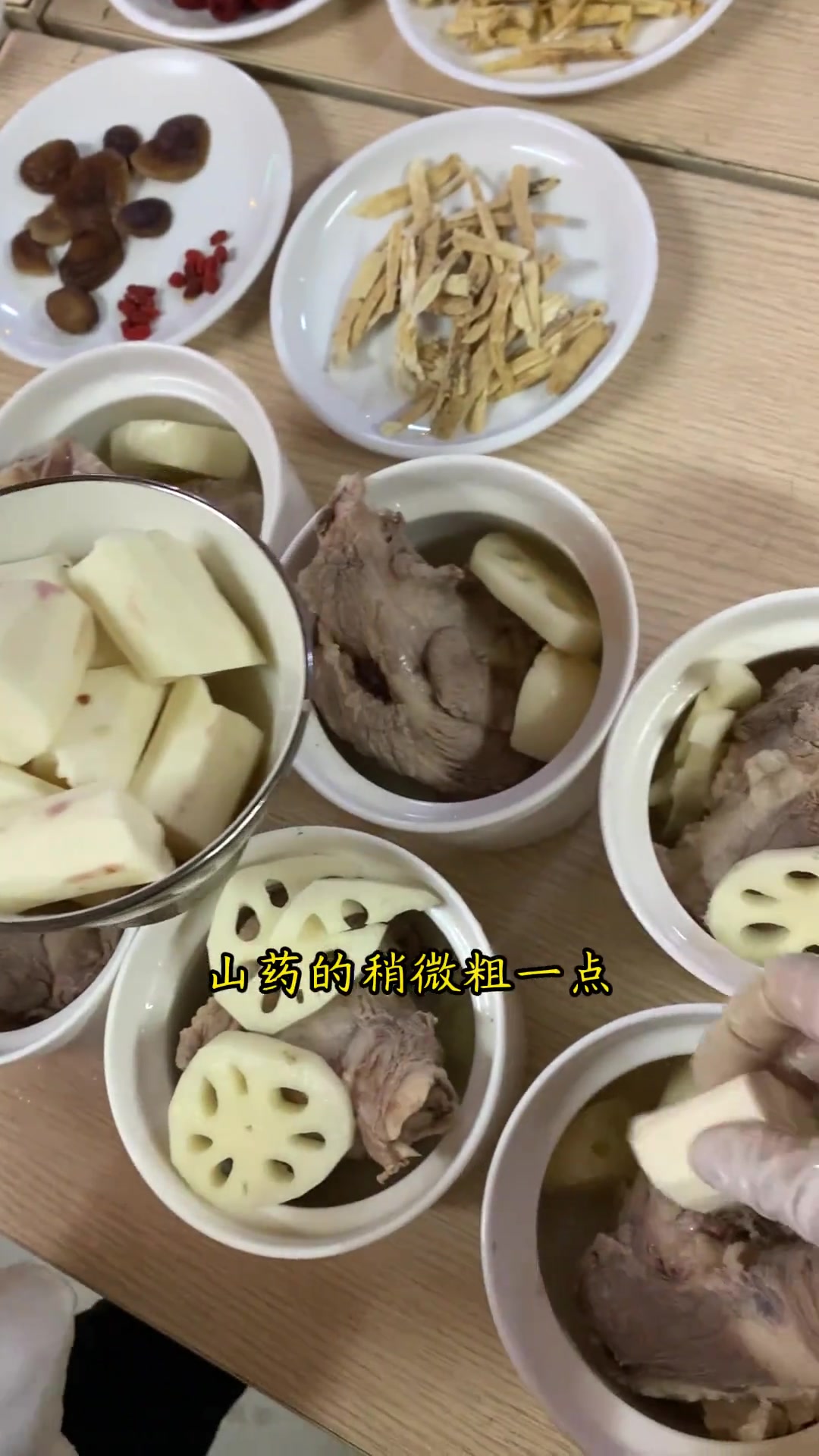 莲藕炖大筒骨汤教学炖品唐嫂甜品炖品砂锅粥莲藕筒骨汤教学