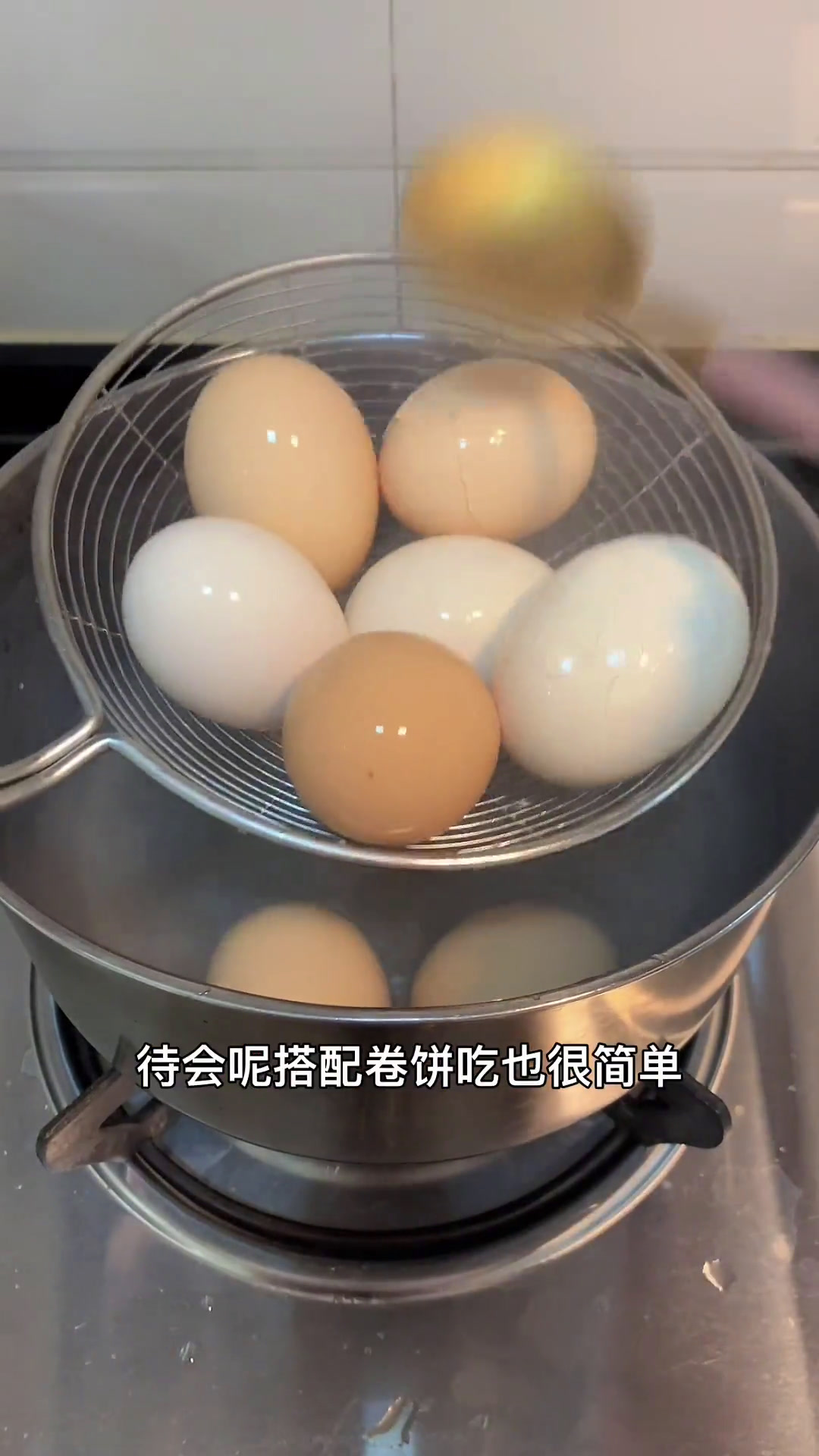 粉丝点名要的卷饼教程,小时候妈妈做给我们卷辣椒鸡蛋和土豆丝真的是美味,我们这叫烙馍,你们那