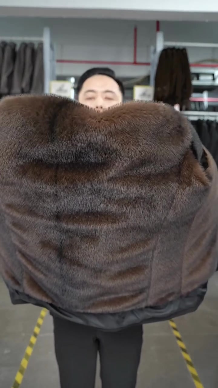 冬天不怕冷的秘密,海宁男士派克服让你即显温暖!可脱卸设计让中长款不再臃肿