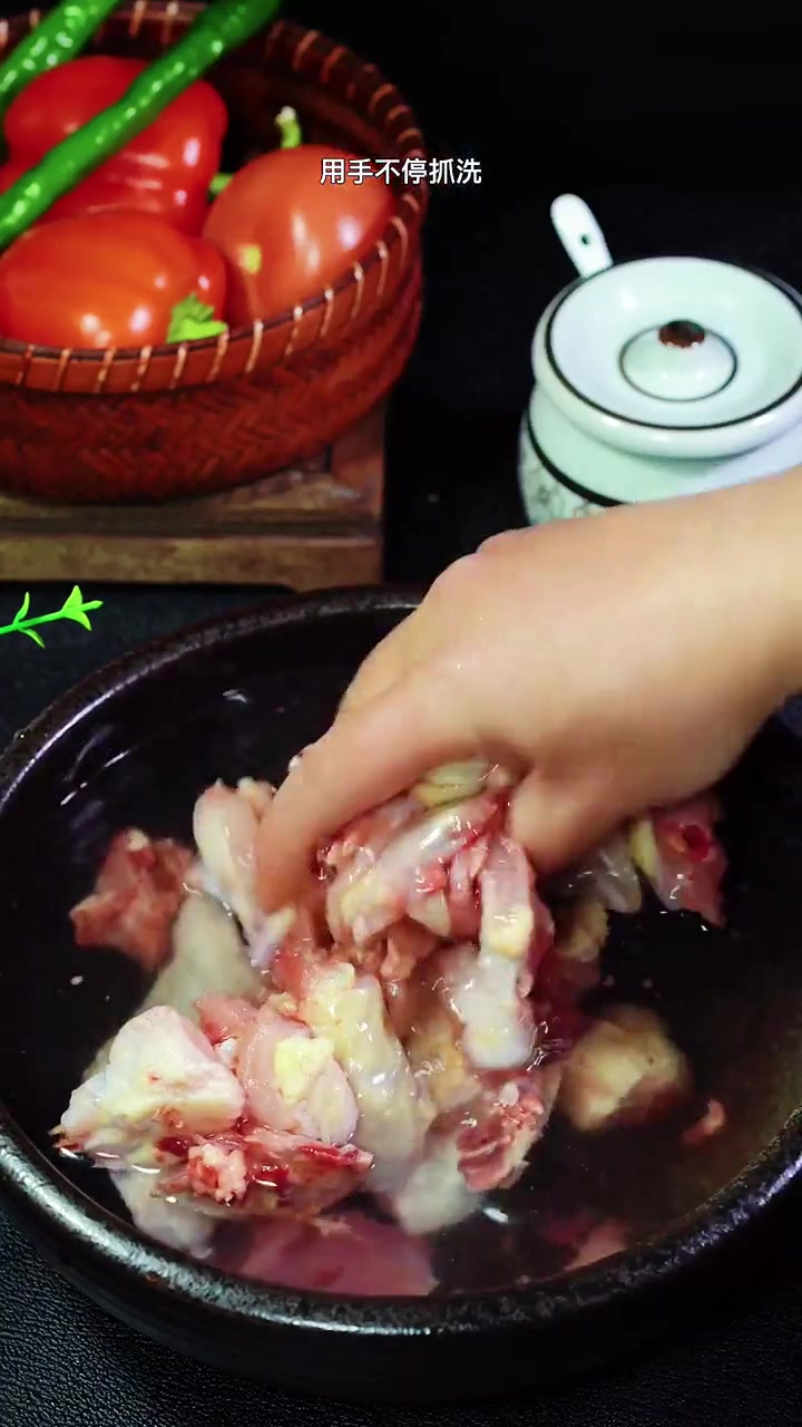 鸡汤怎么炖味道才鲜美又营养,虫草花炖鸡汤赶紧做起来吧,汤色金亮又滋补土鸡汤虫草花鸡汤