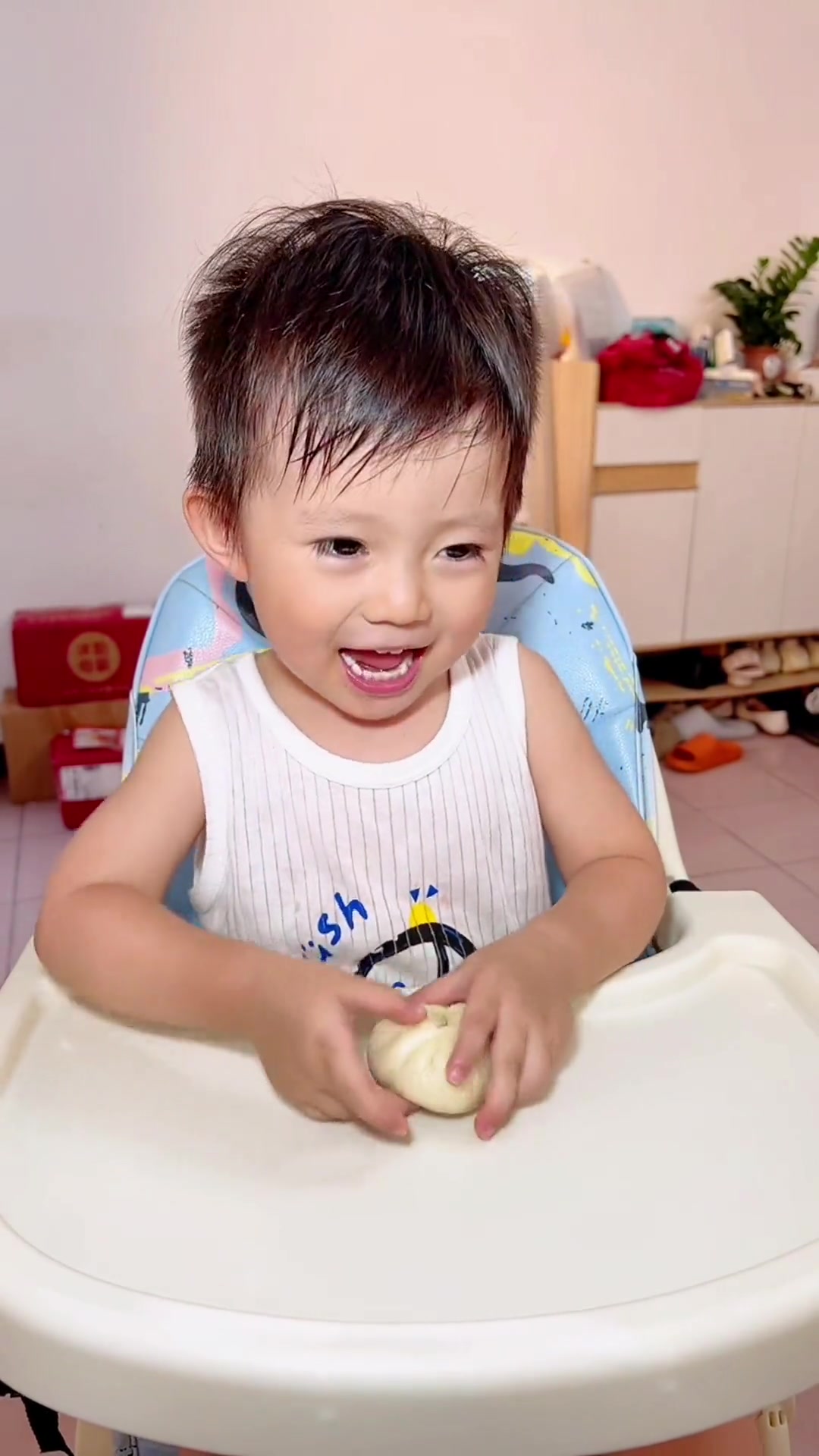 外婆过来玩几天,准备要回去上班了,给她包点肉包子带回去当早餐吃记录真实生活早餐一日三餐人间