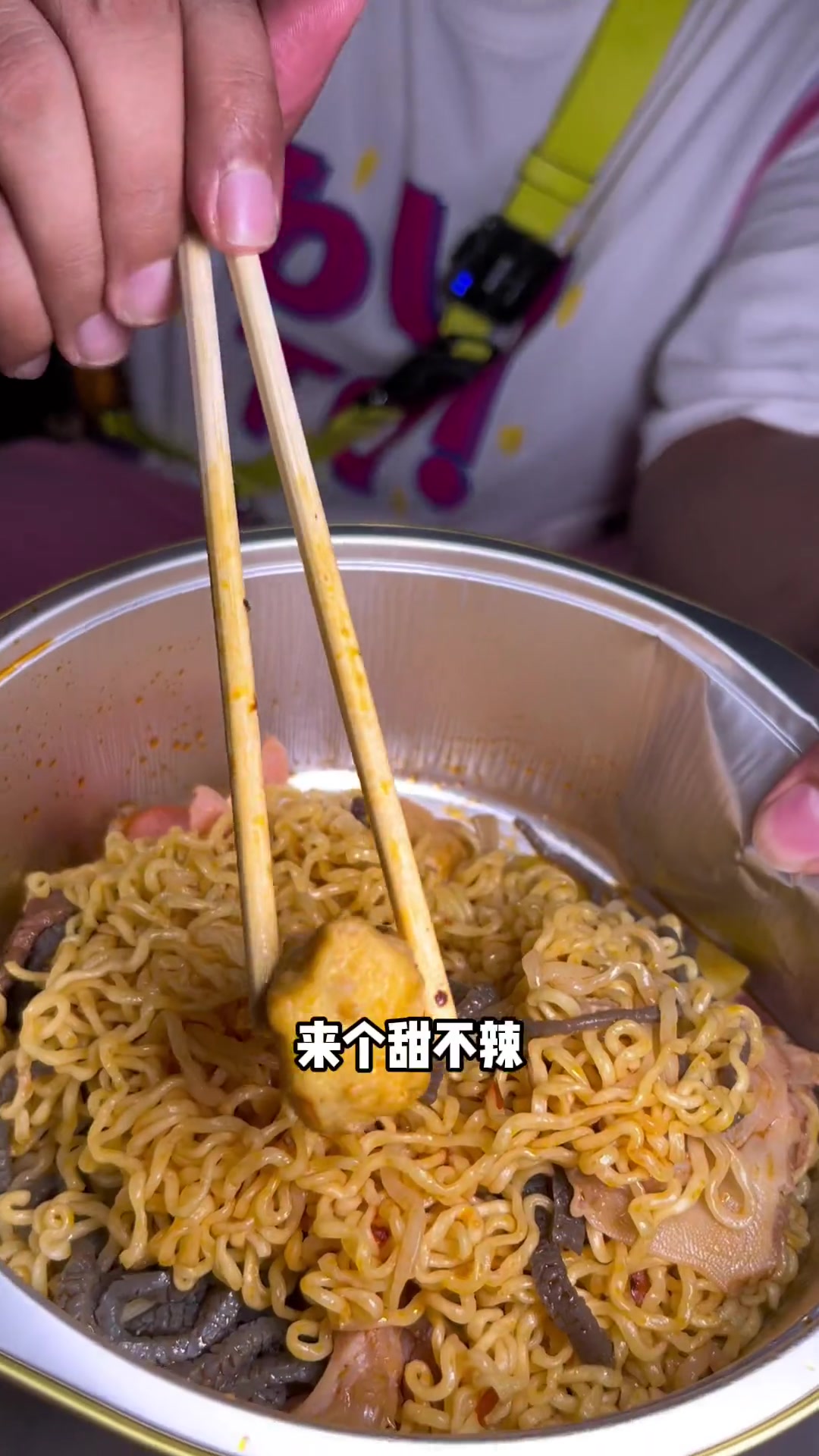 郑州也有海底捞地摊火锅啦～就是不太好找美食官海底捞夜市摆摊夏夜炫翻海底捞海底捞夜市摊现身郑