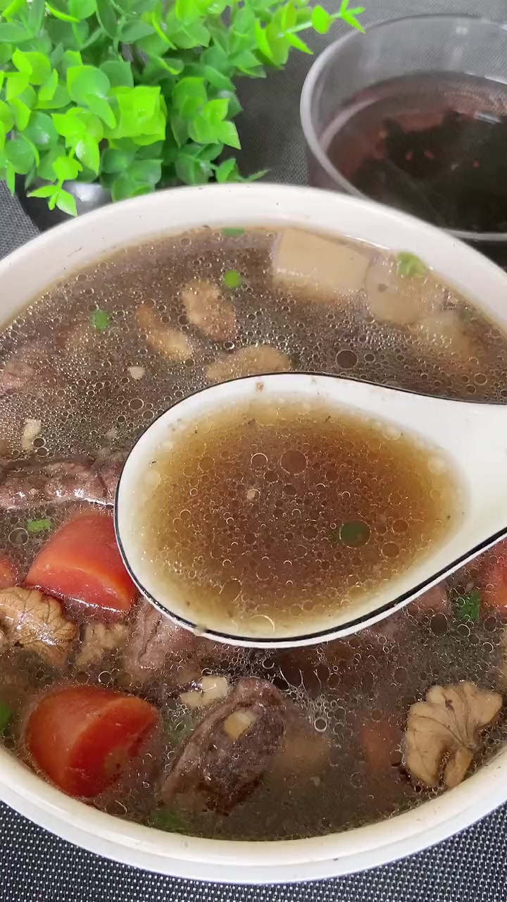 每周都给孩子做的一道汤,美味又营养孩子超喜欢煲汤排骨汤面