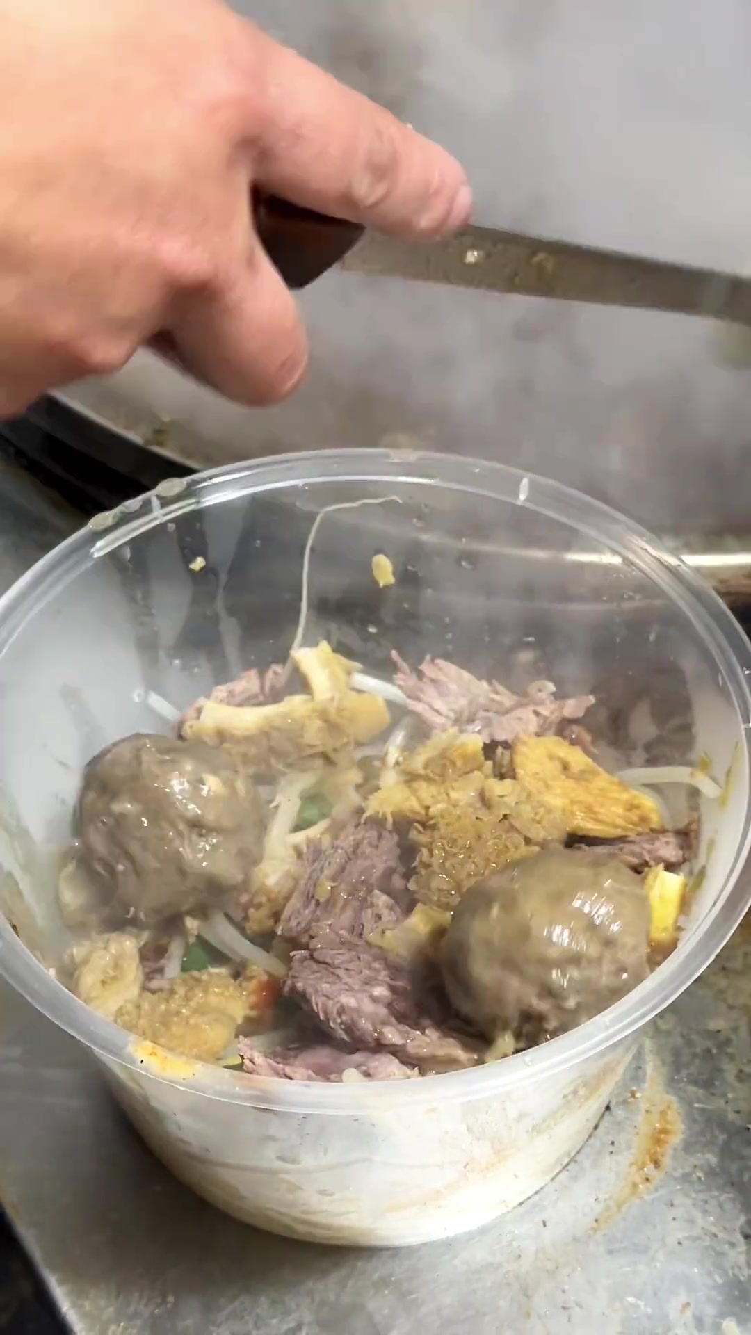 天冷了,终究是逃不过这碗沙爹牛杂面。按头安利福建泉州牛肉面泉州美食