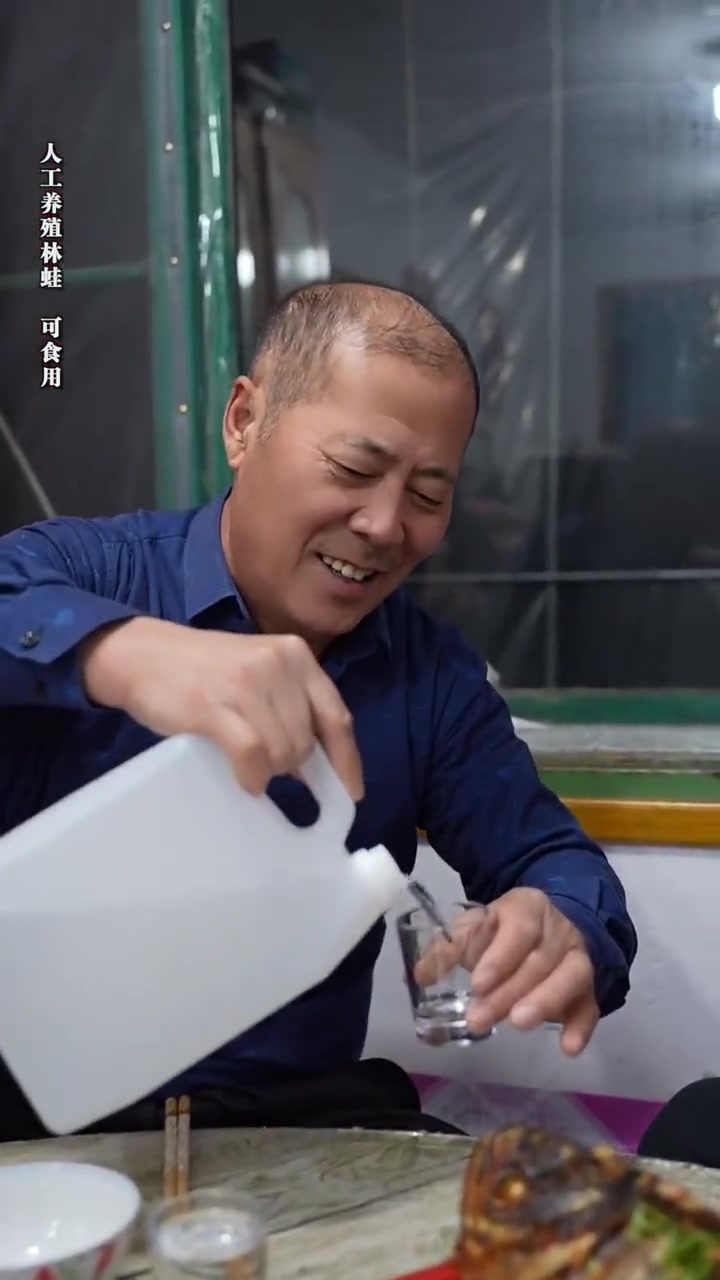 招待我老丈人必须得东北最高礼仪“酱焖黄肚蛤蟆“冷水鱼“河石榴