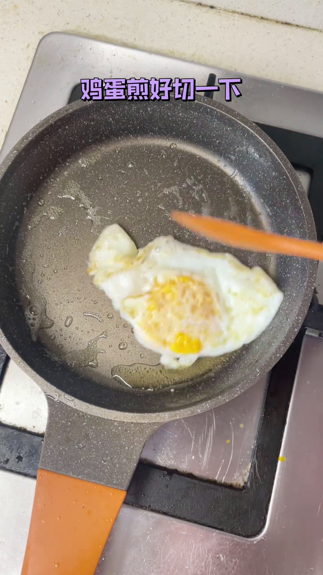 分享一款我家橙子特别爱吃的煎蛋萝卜鲜汤面,面好吃,汤好喝,冬天吃很合适哦