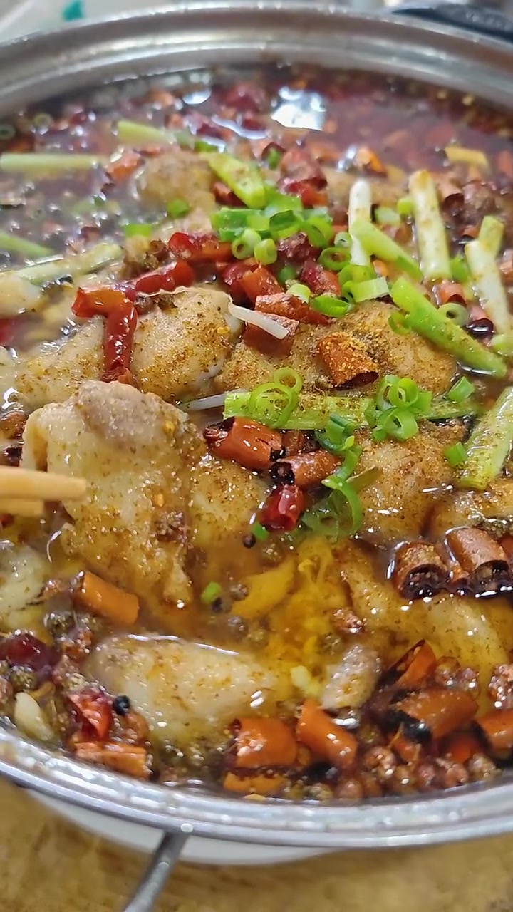 沸腾鱼乡 椒盐水煮鱼 热辣滚烫 太好吃了