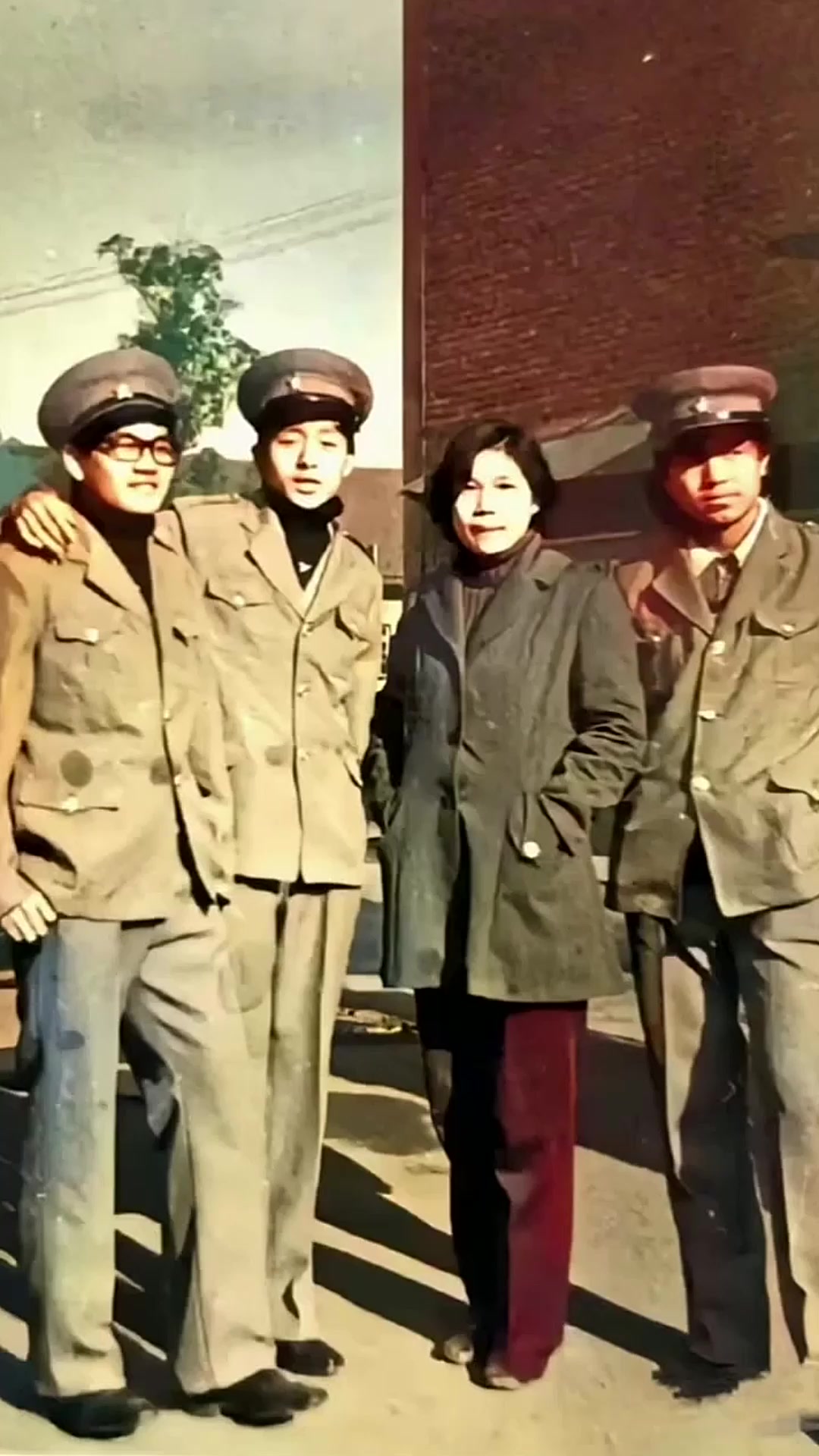 这张照片拍摄于1985年,四川省成都市郫县的成都铁路工程学校