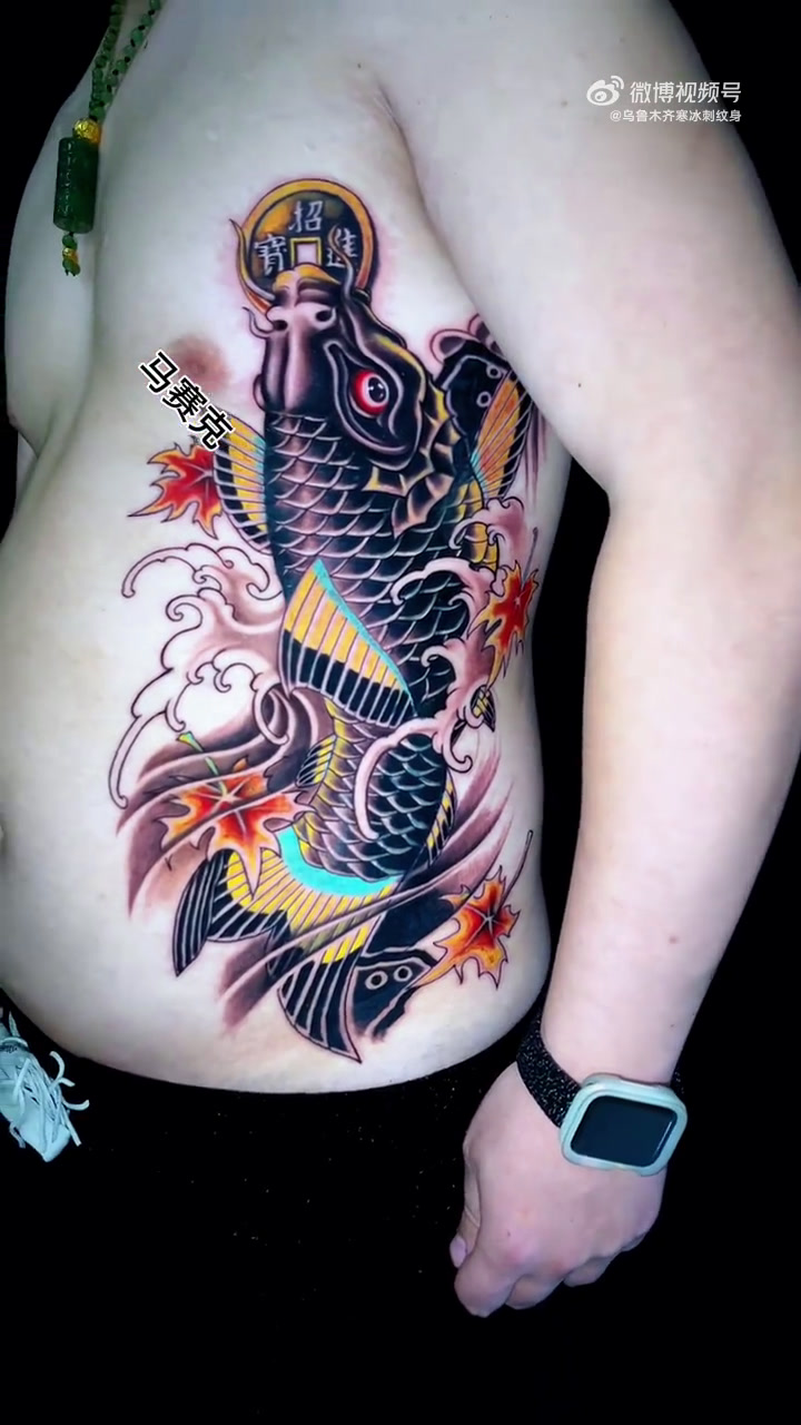 彩色鱼纹身遮盖图案图片