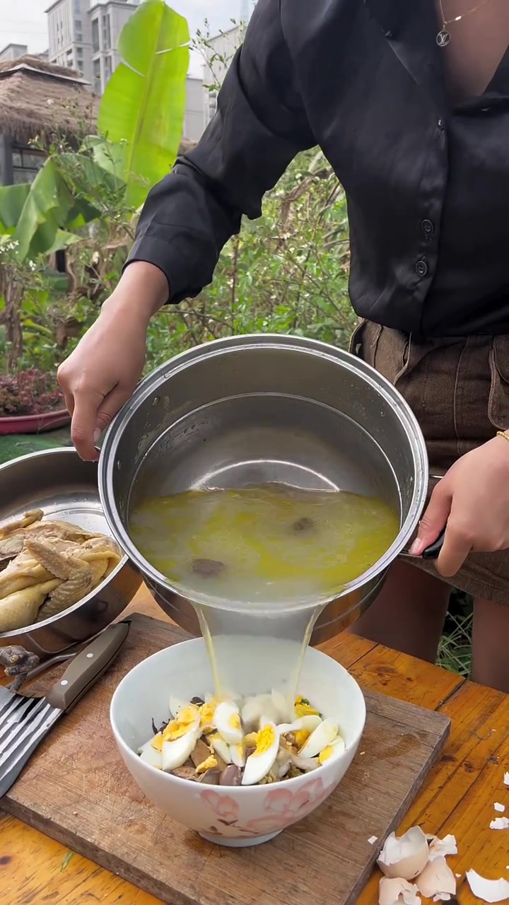 好久没吃哈尼蘸水鸡了 还不错哦 做起来吧