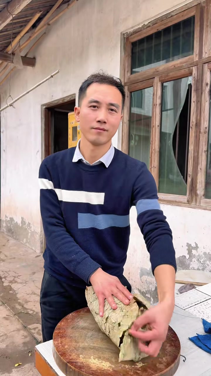 天气冷了,做了个泥窑鸡,虽然很费时,但毕竟取暖了!