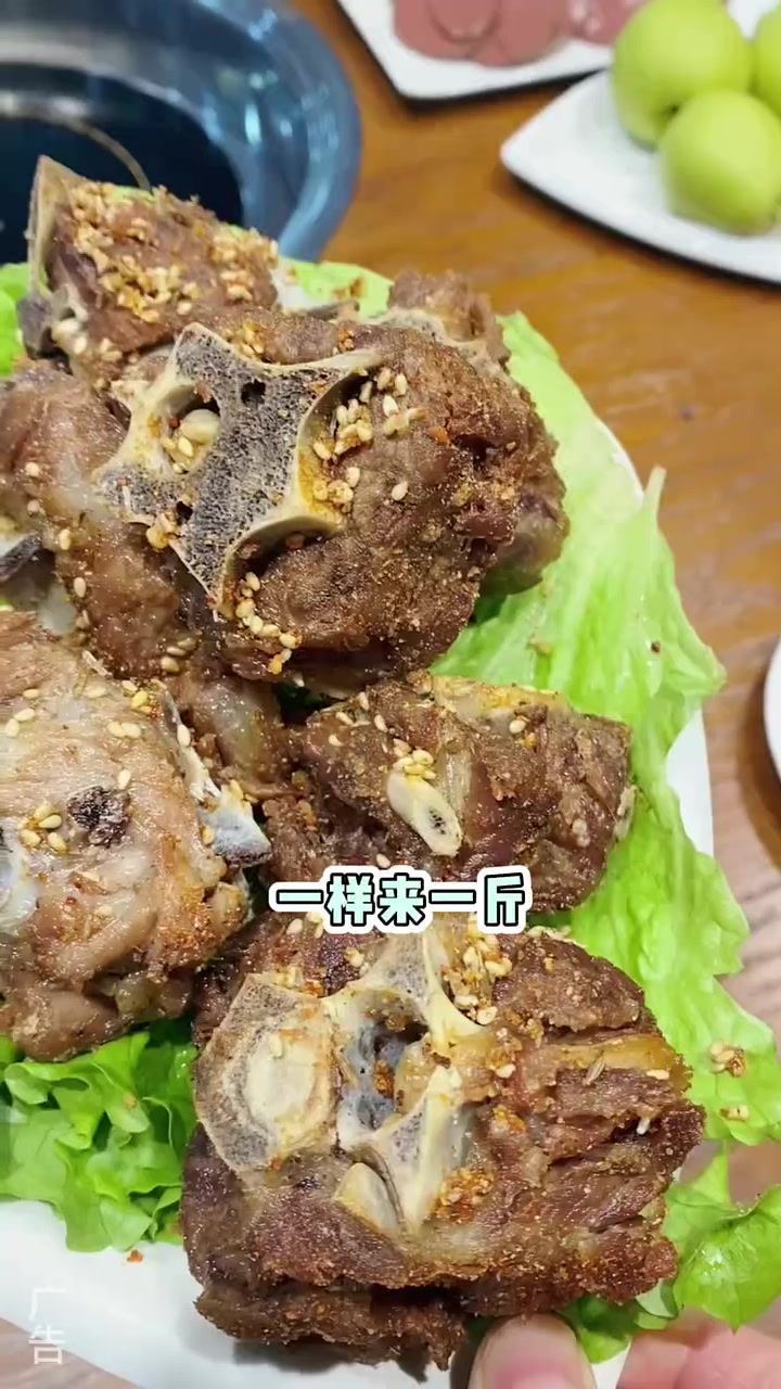 羊蝎子火锅来了,98二斤羊蝎子半自助涮菜随便来,中午更划算