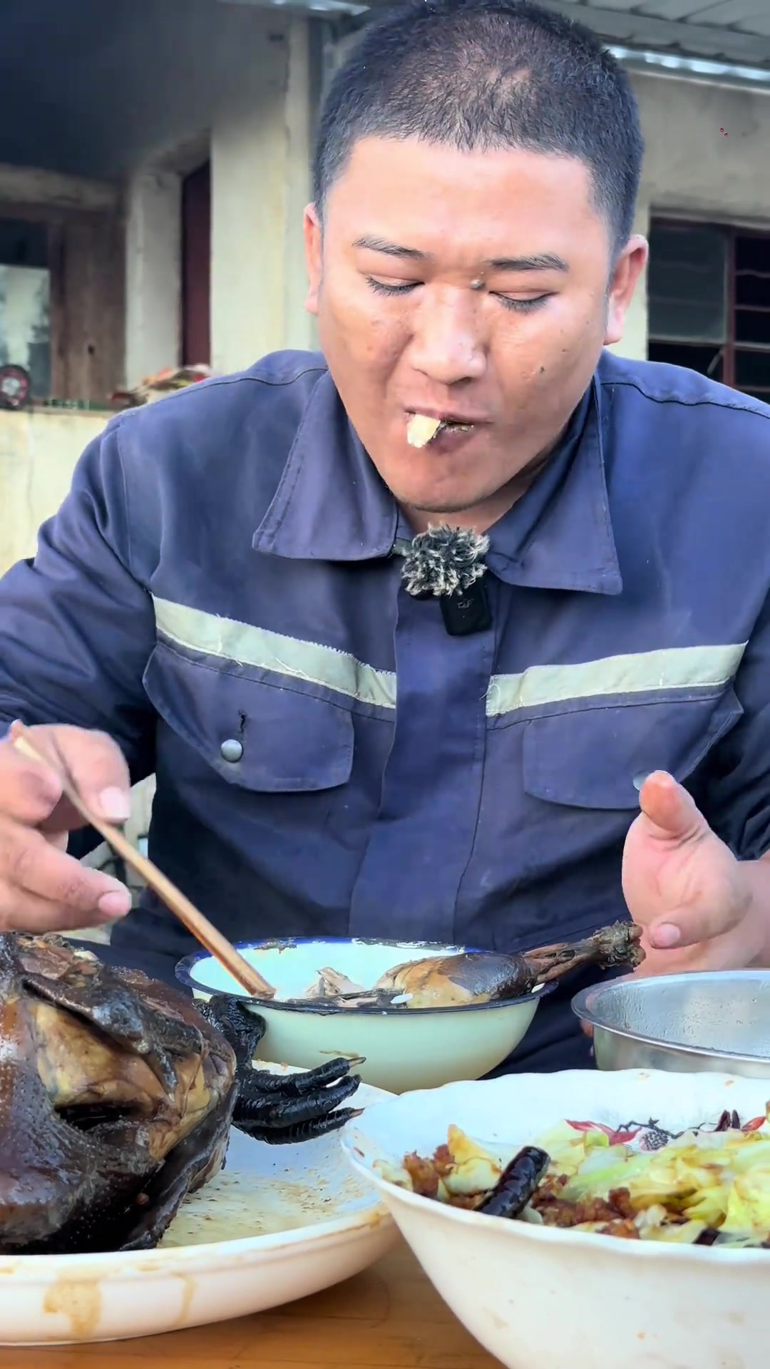 卤鸡 昨天那个牛头的卤水真的太攒劲了 今天用卤水卤一个小鸡