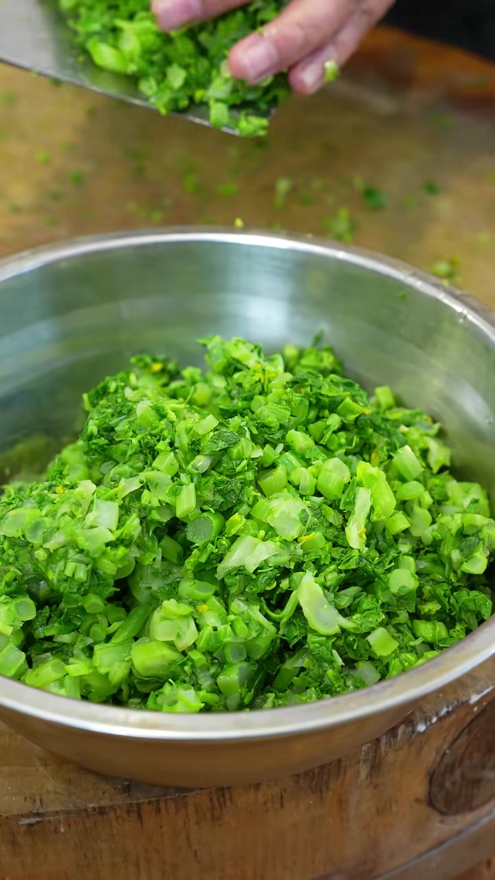 菜苔不仅炒肉末好吃,炒香肠也好吃