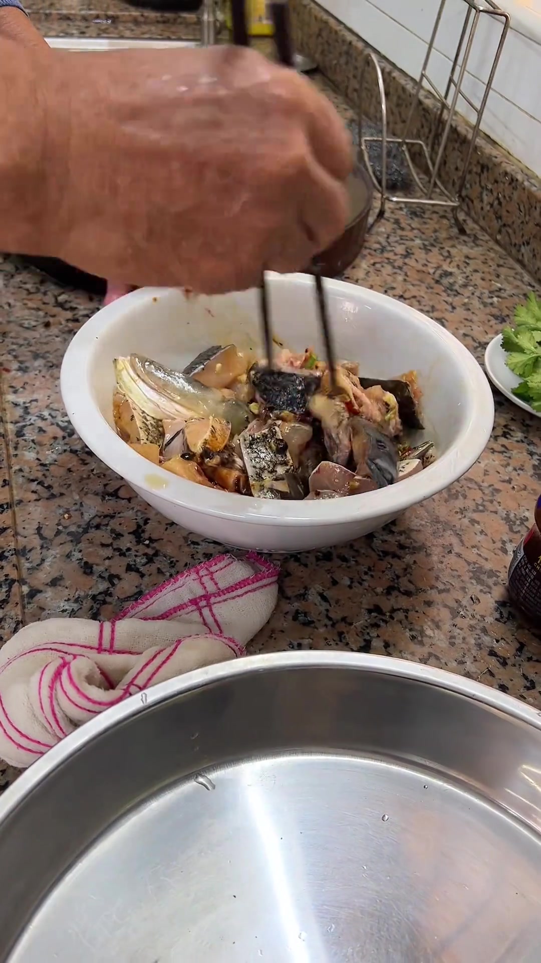 豉汁蒸大头鱼豉汁蒸缩骨大头,爽爽滑滑!这个方法还可以蒸其他鱼哦豉汁蒸鱼大头鱼