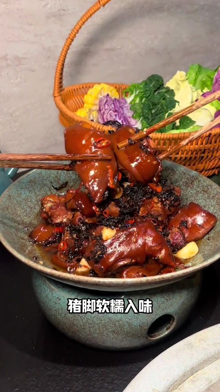 万象城这家边上长江蒸汽石锅鱼真的可以去试试治愈系美食仪式感