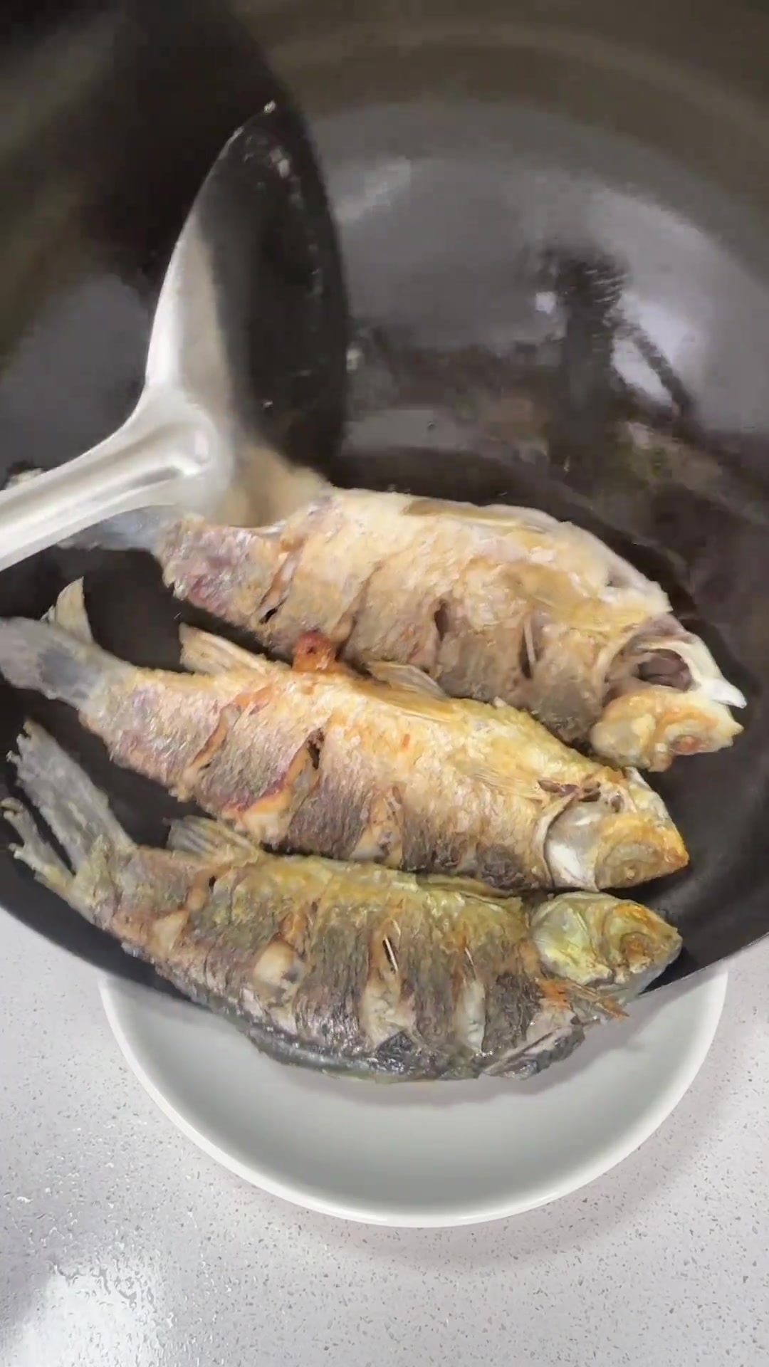 记录全职妈妈的日常做饭,今天给孩子们做的是杂鱼贴饼全职宝妈创作者中心创作灵感晒美食是对平凡