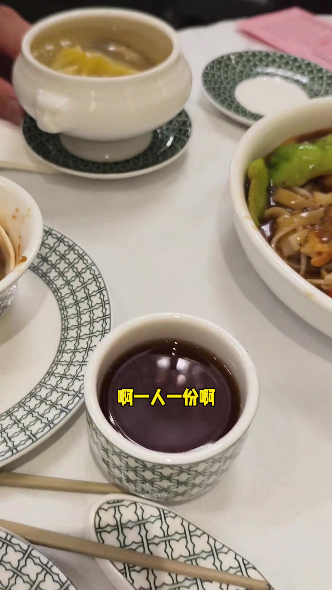 今天中午等到下午茶时段才开餐和妈妈点心下午茶日常vlog主打的就是一个真实香港生活点心香港
