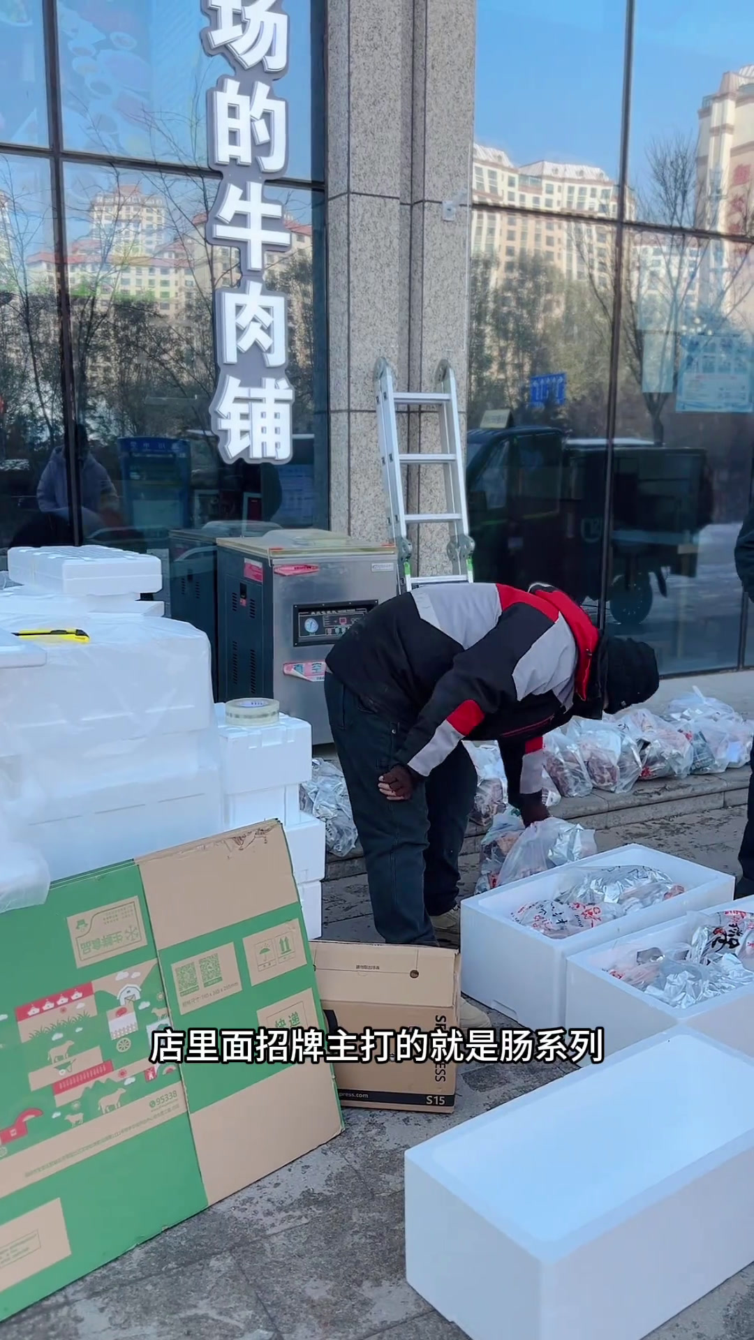 想家了,就吃一口家乡的美食,青海人的乡愁就是冬天的肉肠和血肠。乡愁记忆肉肠血肠家乡味道青海