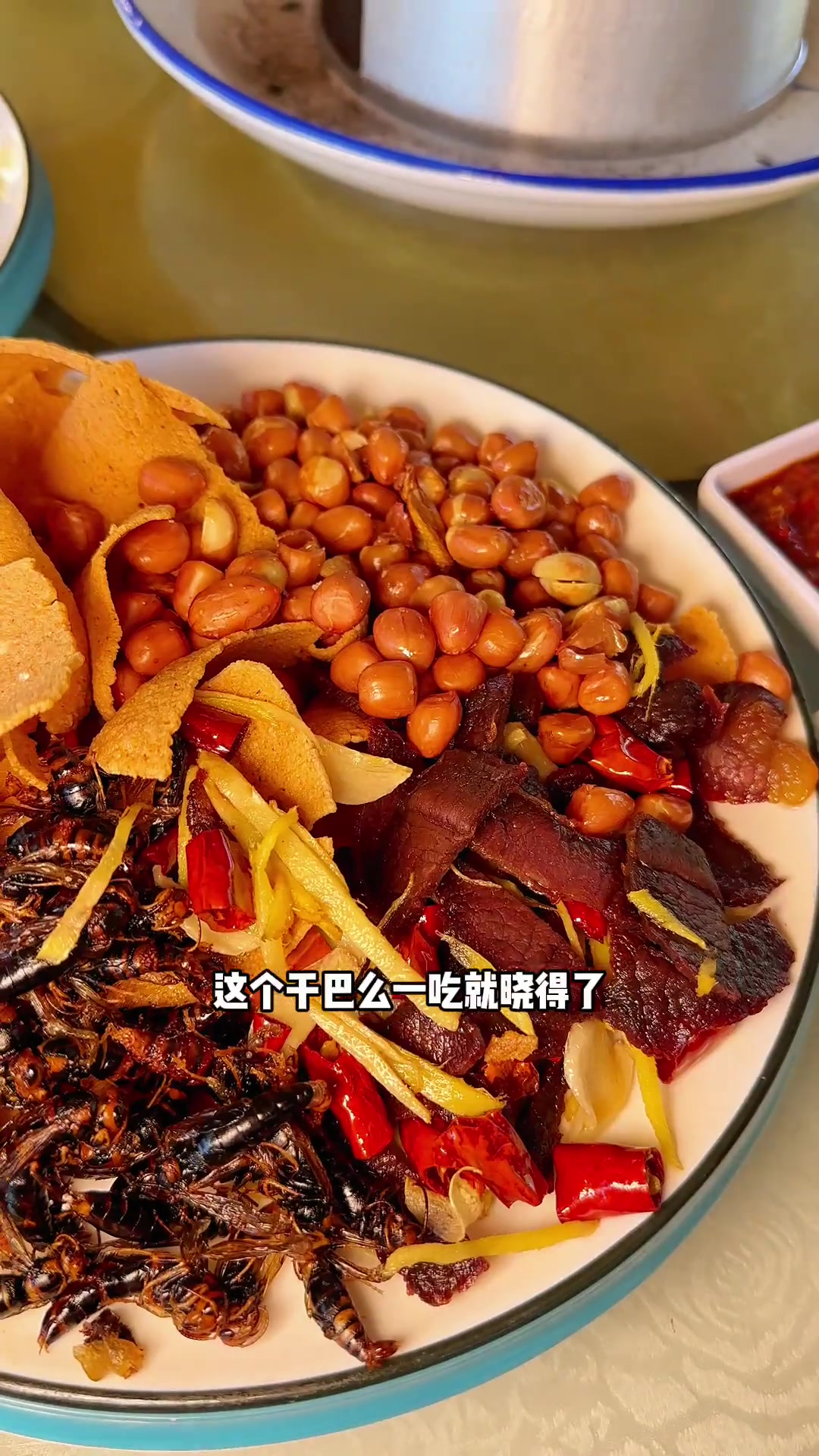 冬天嘛,热乎乎的锅子菜吃一锅,好在得很!地方特色美食锅子冬季暖胃美食德宏美食瑞丽美食