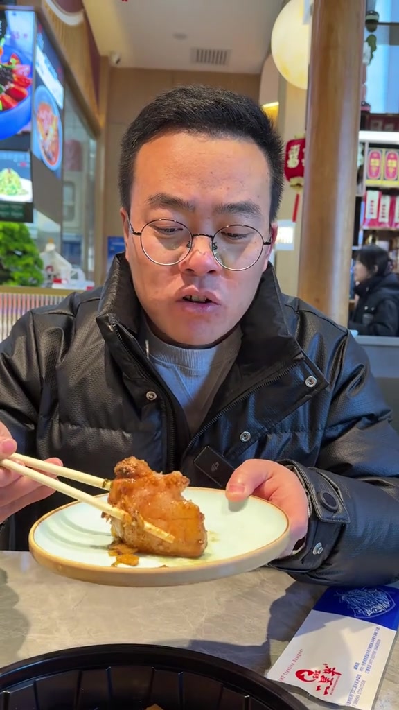 鄂尔多斯东胜的二里半家乡菜请环卫工吃杀猪菜～鄂尔多斯美食杀猪菜内蒙美好官鄂尔多斯西北菜