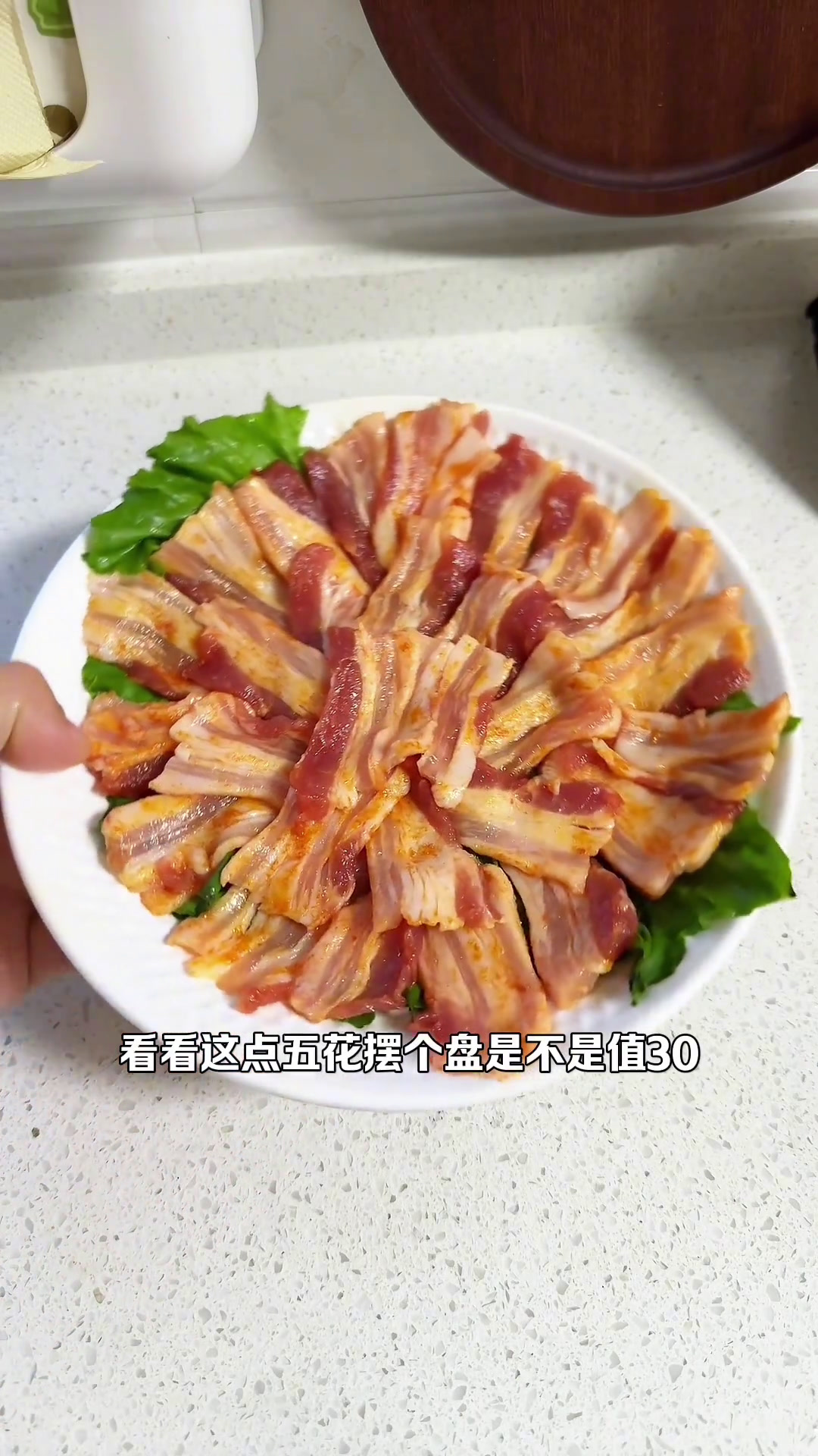 花几十块钱在家实现烤肉自由,两个人根本吃不完,边烤边吃太幸福了~记录真实生活我的厨房日记妈