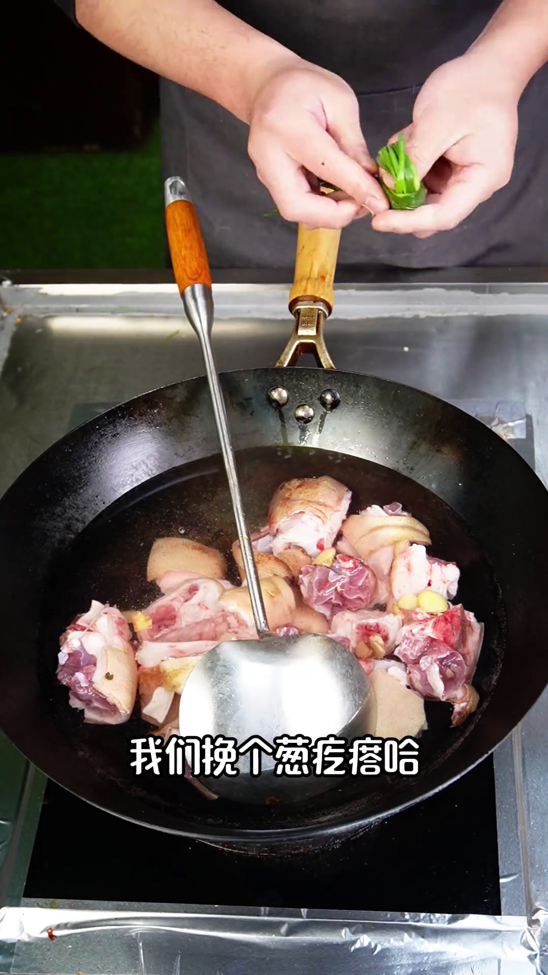 冬天开胃菜—酸汤猪脚火锅。美食