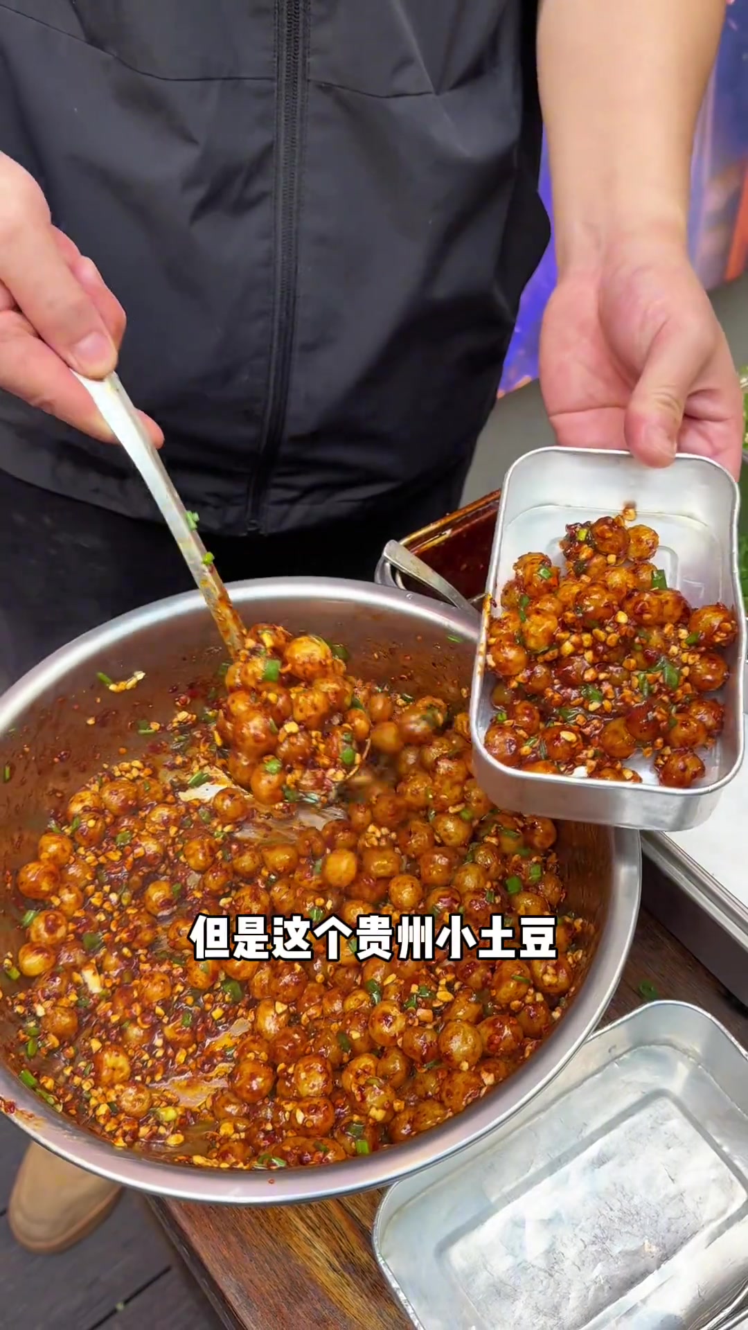 贵州烙锅真的太好吃了!还有这个小土豆!这这这!贵州美食贵州烙锅烤肉活油蘸水烤肉坡摊烤肉
