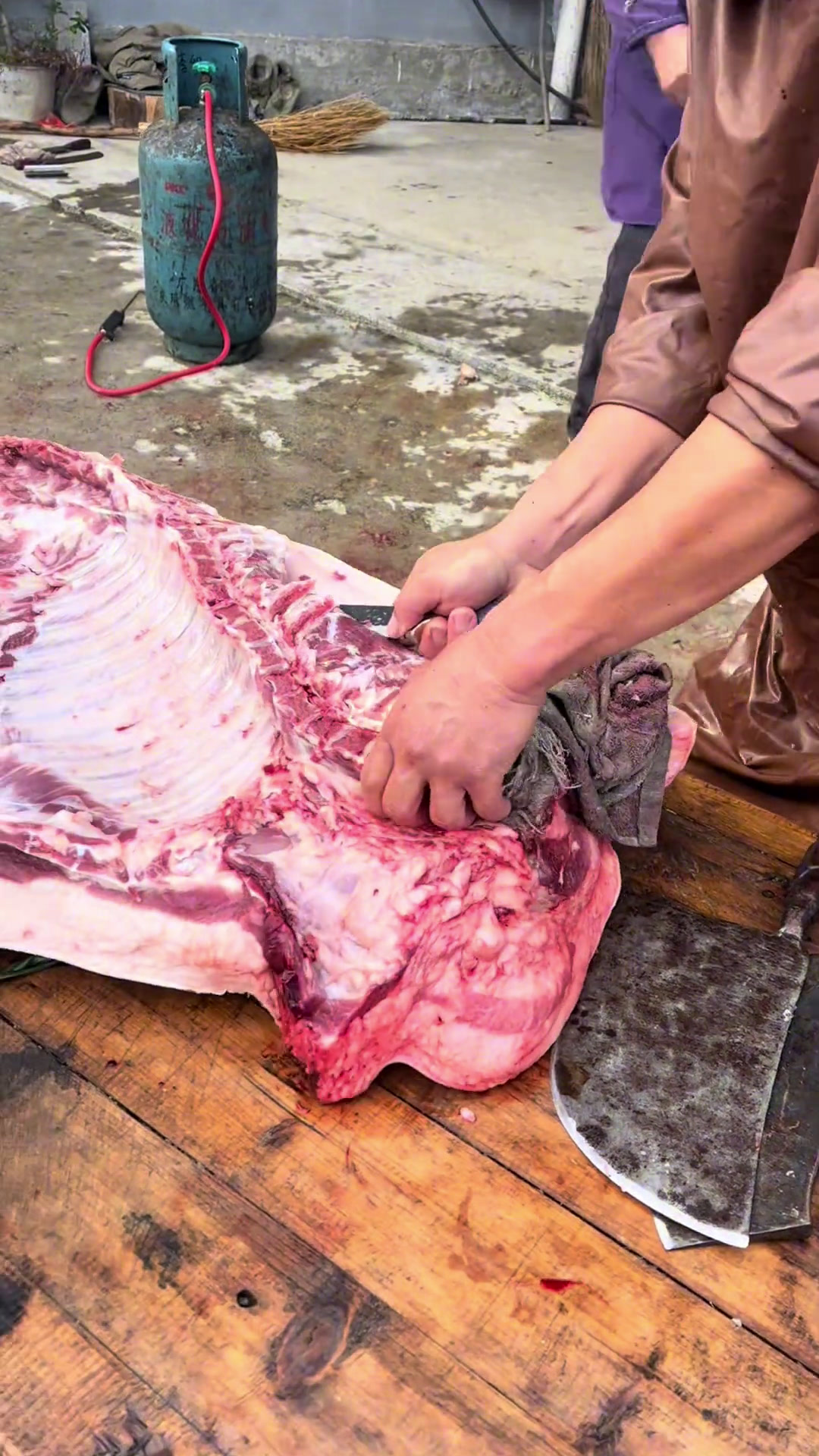 想吃蒸肉和肉糕滴可以看过来了!记录真实生活农村美食农村生活我的乡村生活原创视频长阳幸福猪猪